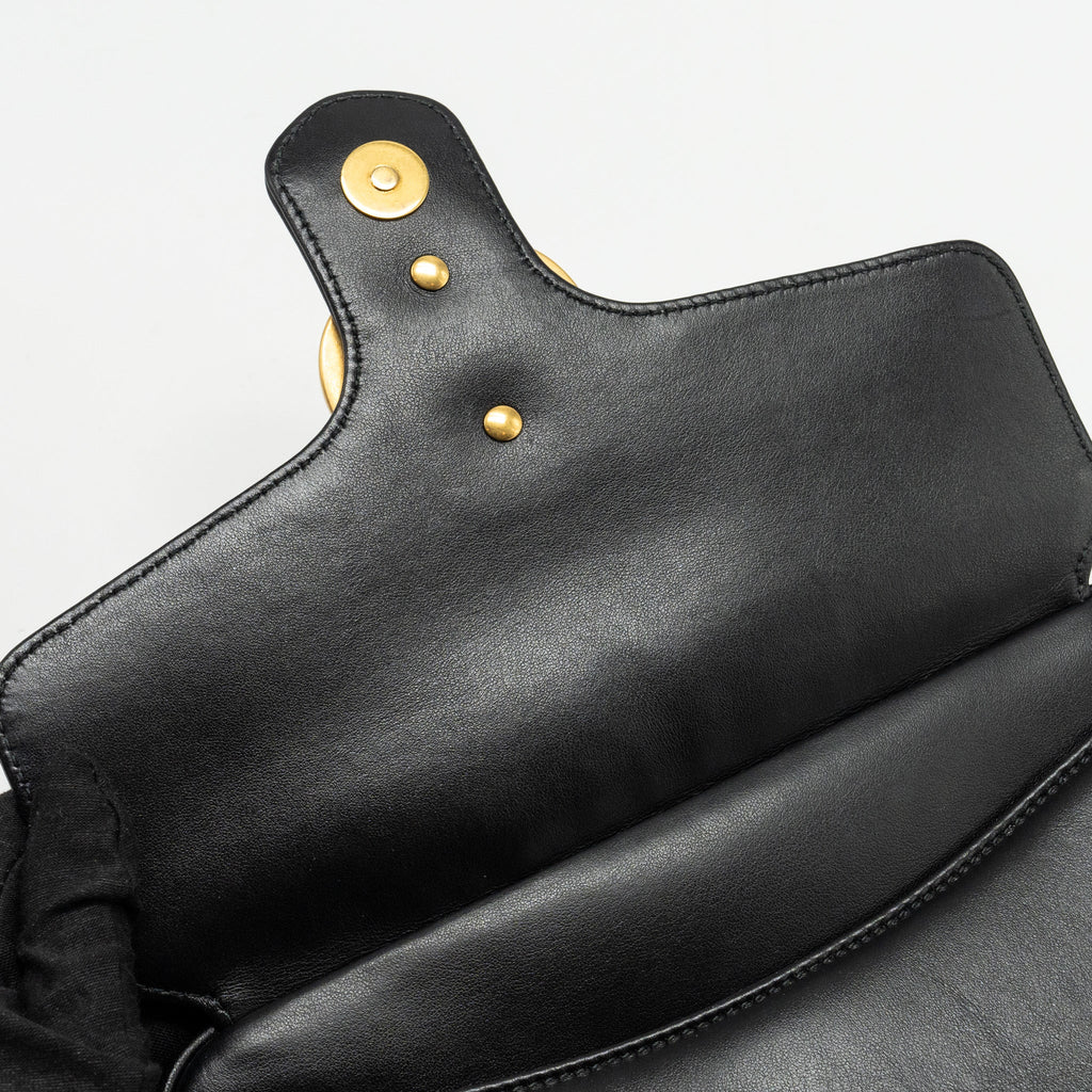 gucci-gg-marmont-zip-around-top-handle-camera-bag-calfskin-black-ghw