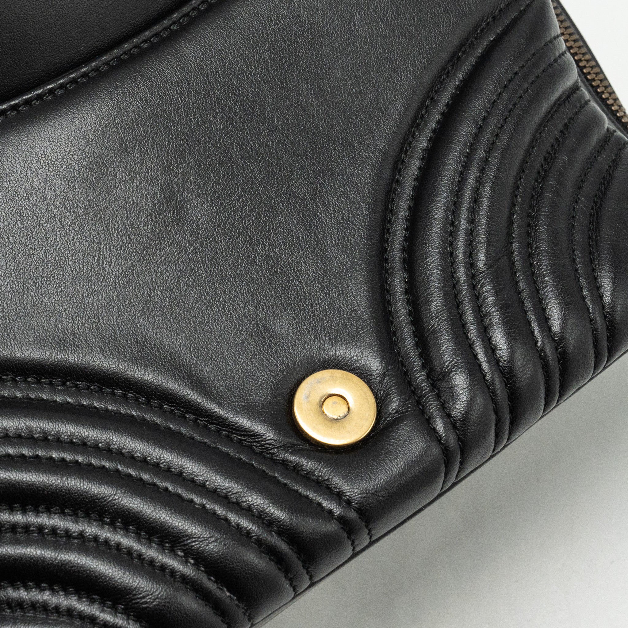 gucci-gg-marmont-zip-around-top-handle-camera-bag-calfskin-black-ghw