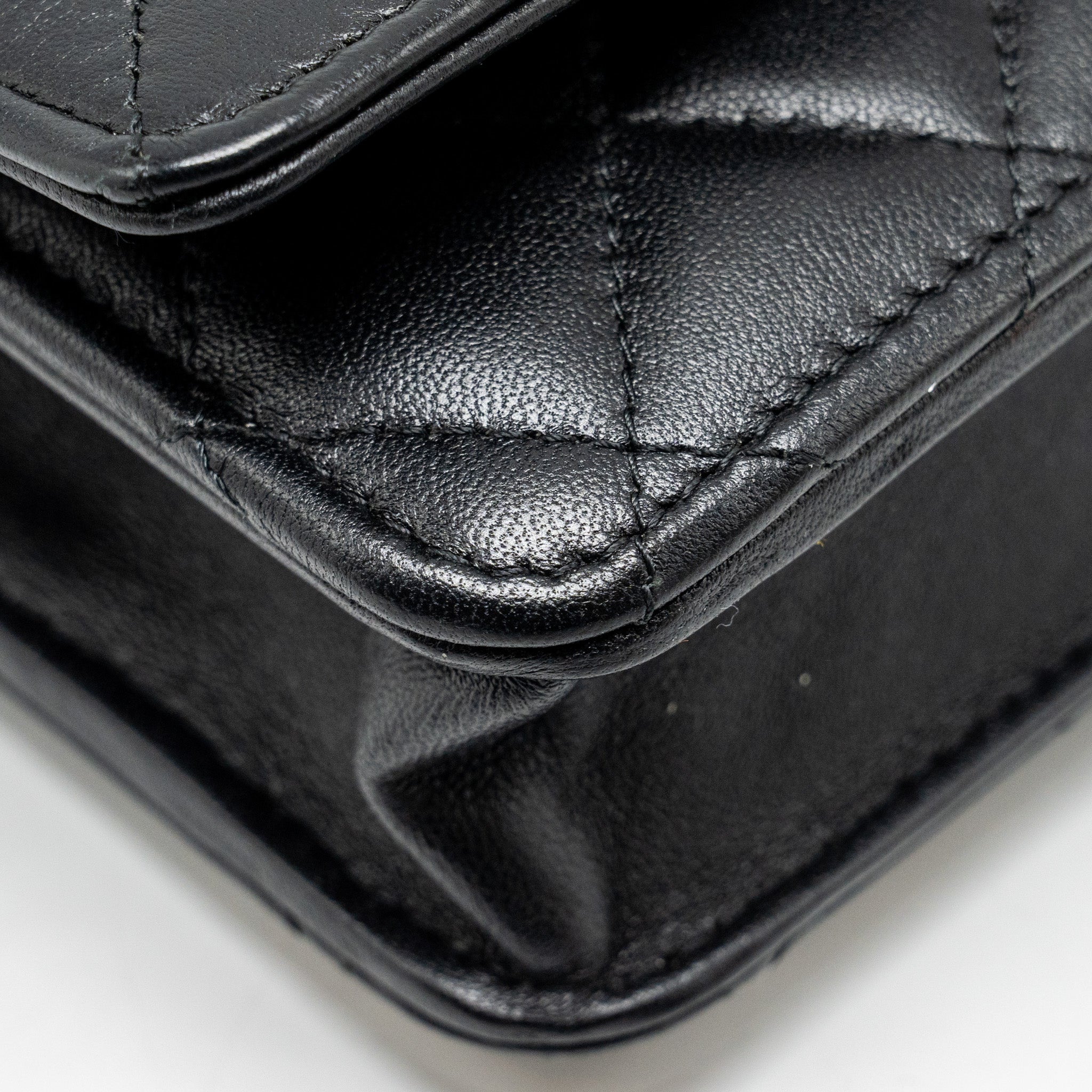 chanel-pearl-chain-wallet-on-chain-lambskin-black-lghwmicrochip