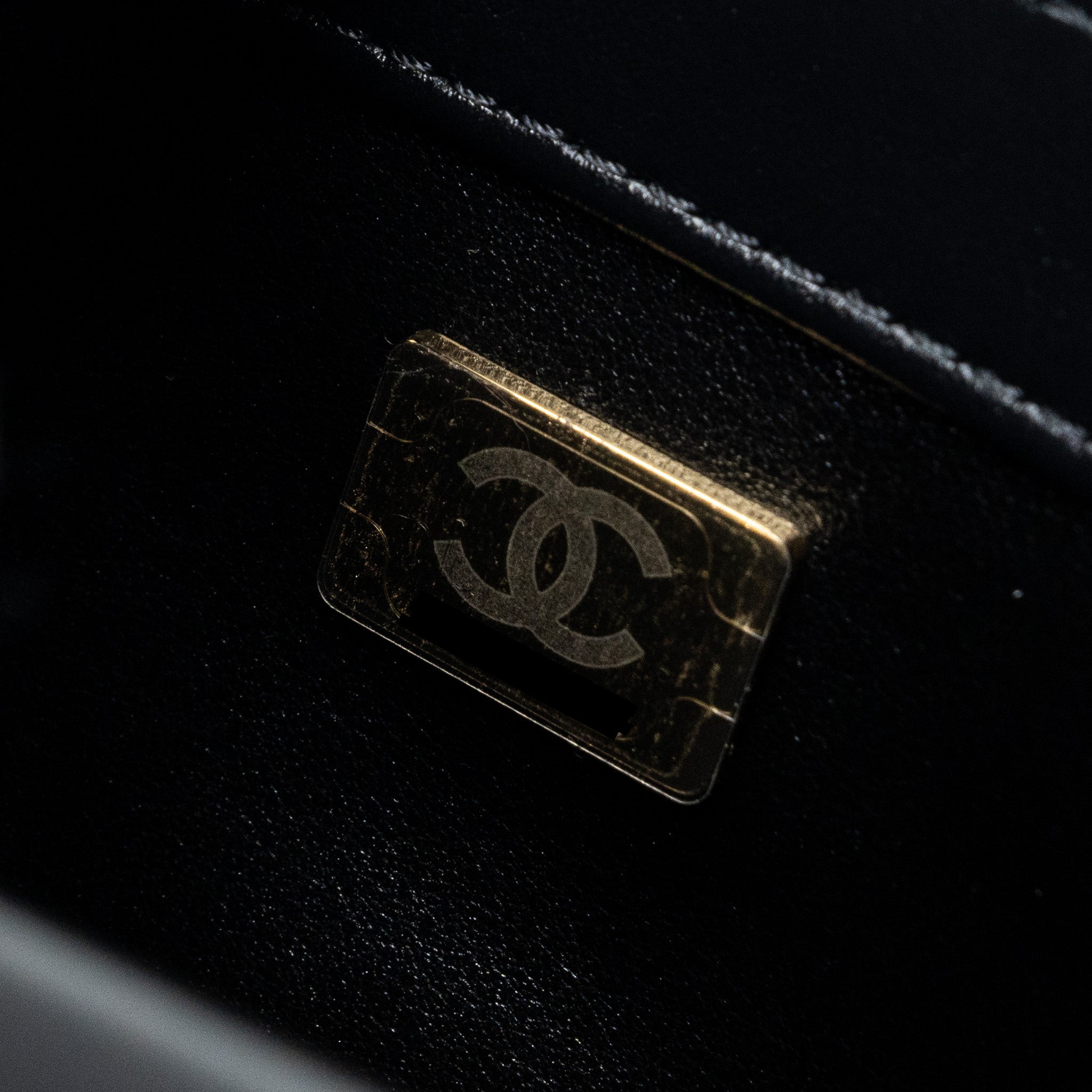 chanel-24c-gold-crush-mini-flap-bag-calfskin-black-ghw-microchip