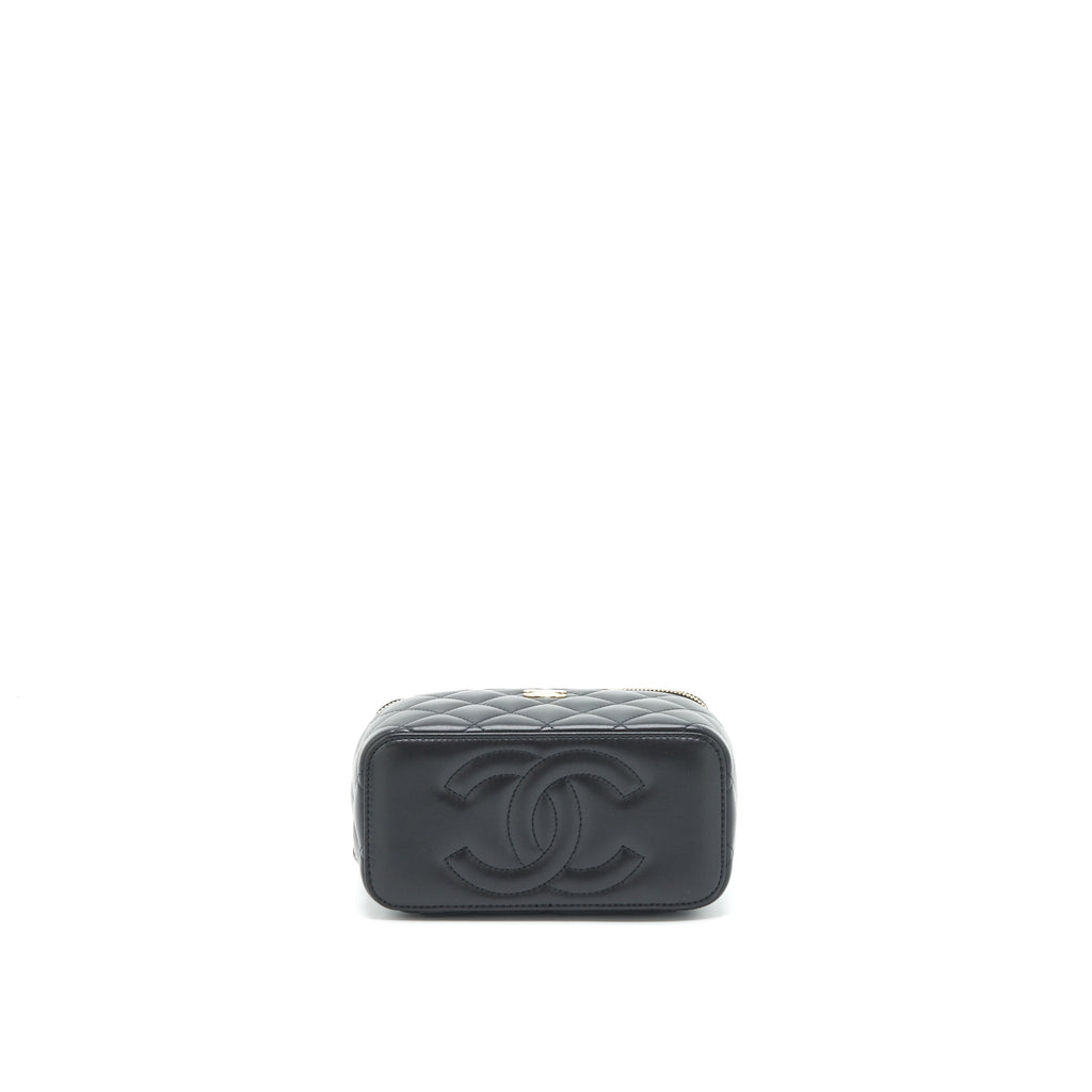 copy-of-chanel-22a-mini-handle-long-vanity-with-chain-lambskin-black-lghw-new-hologram-sticker