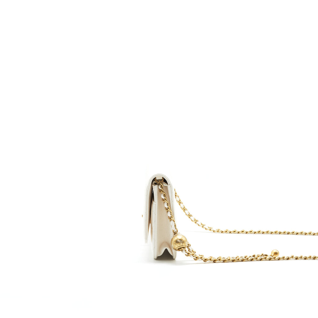 chanel-pearl-crush-wallet-on-chain-white-ghw