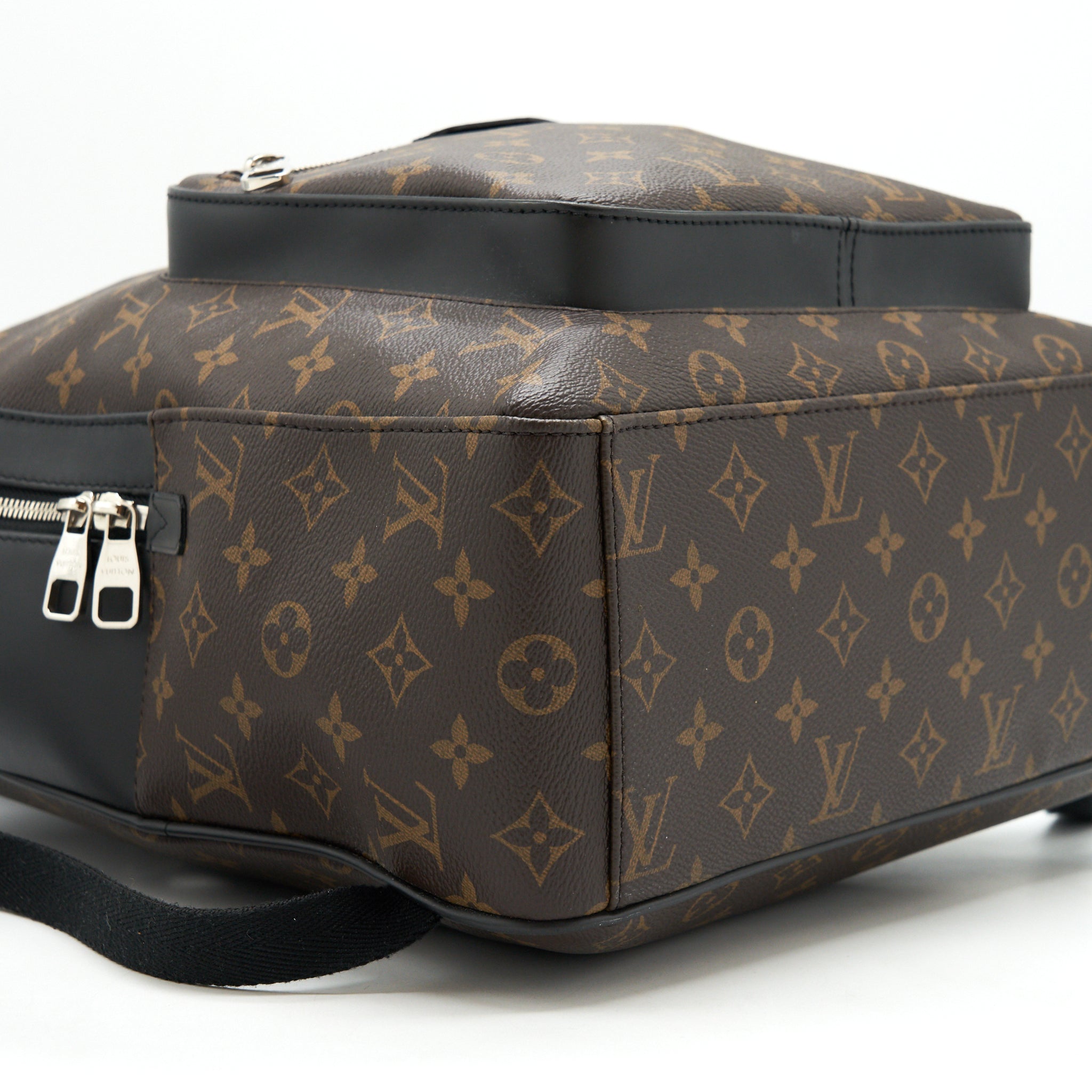 louis-vuitton-monogram-canvas-backpack