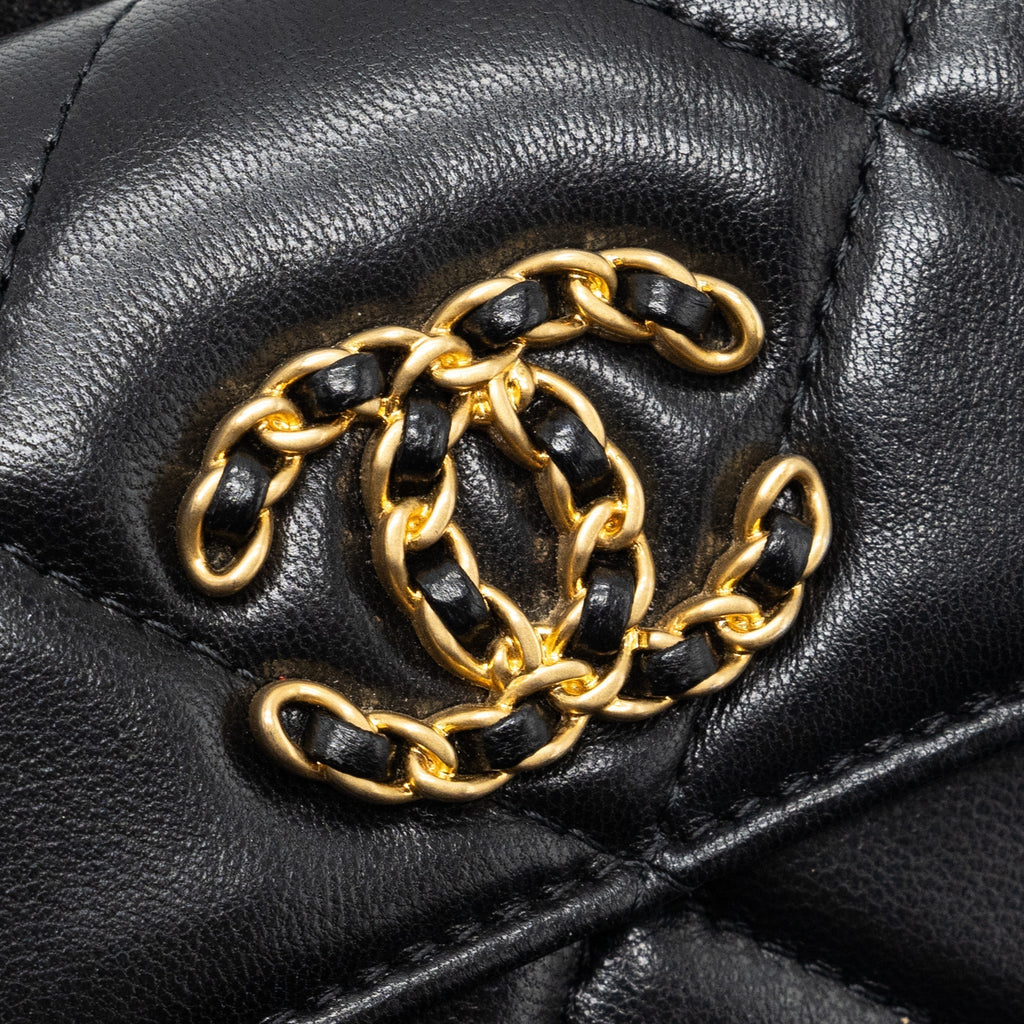chanel-19-flap-card-holder-with-chain-lambskin-black-multicolor-hardware
