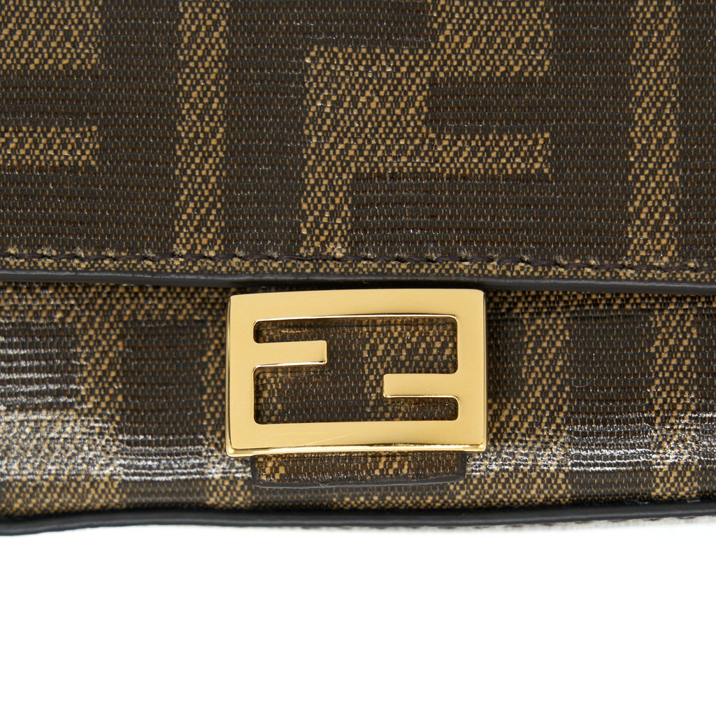 fendi-mini-crossbody-pouche-with-chain