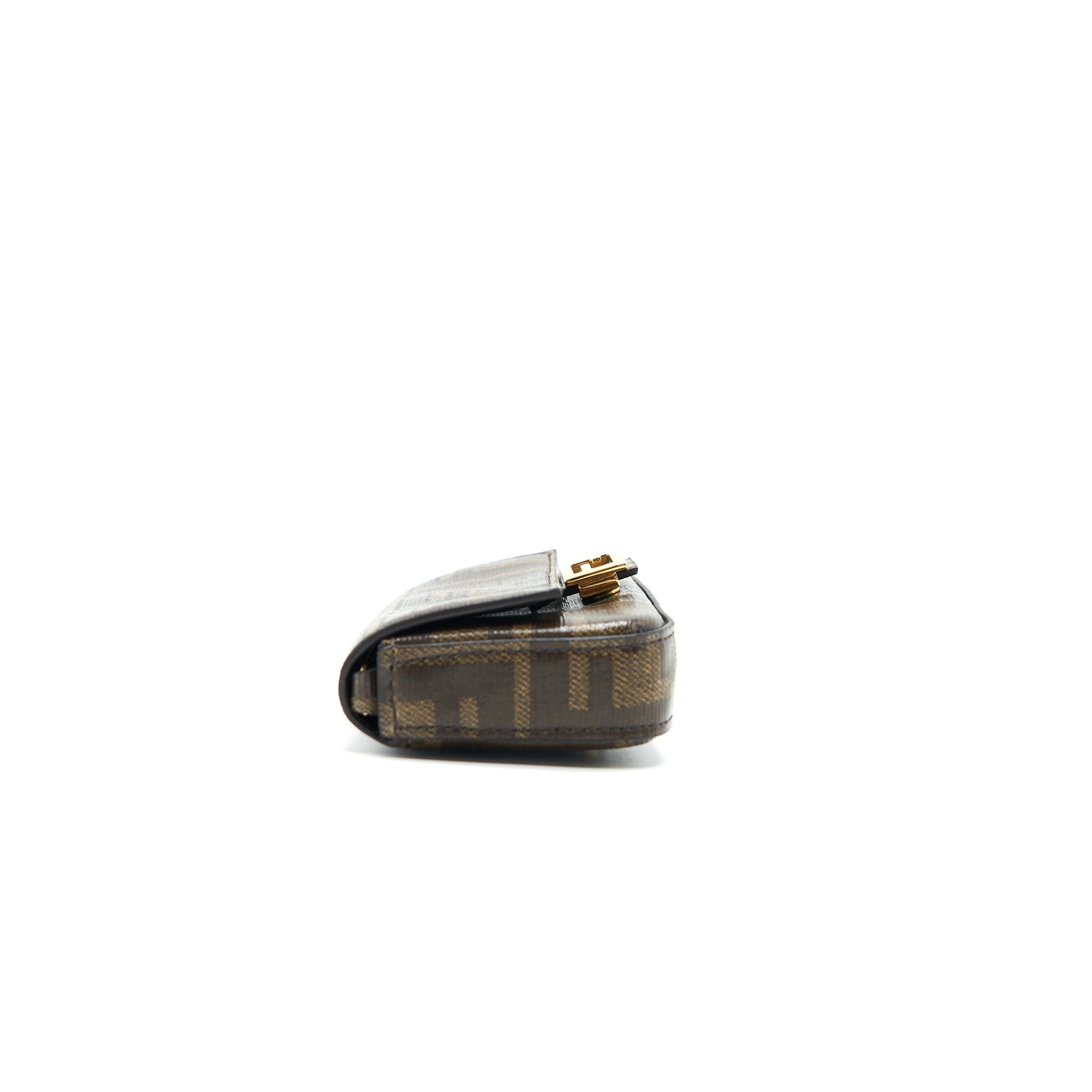fendi-mini-crossbody-pouche-with-chain