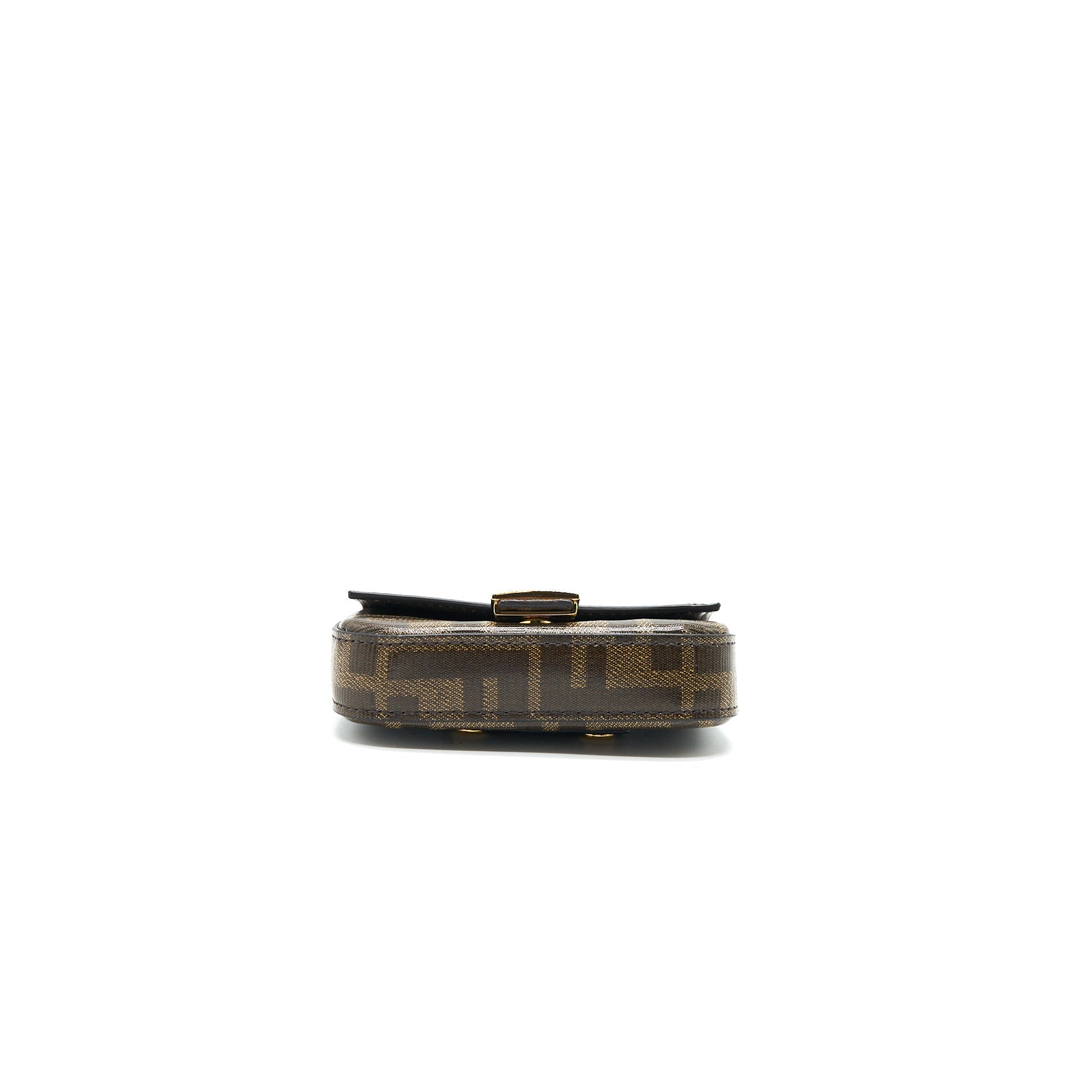 fendi-mini-crossbody-pouche-with-chain