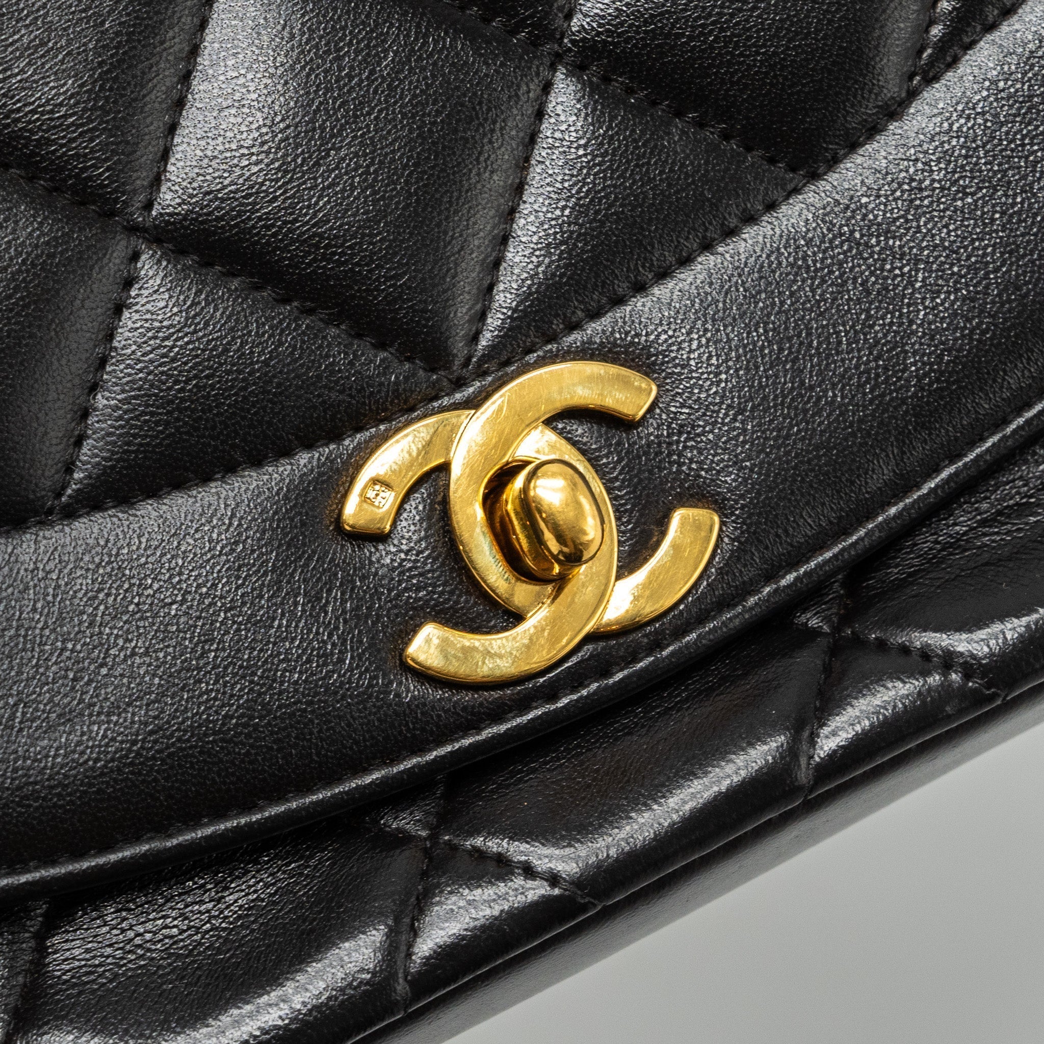 chanel-vintage-small-diana-flap-bag-lambskin-black-ghw