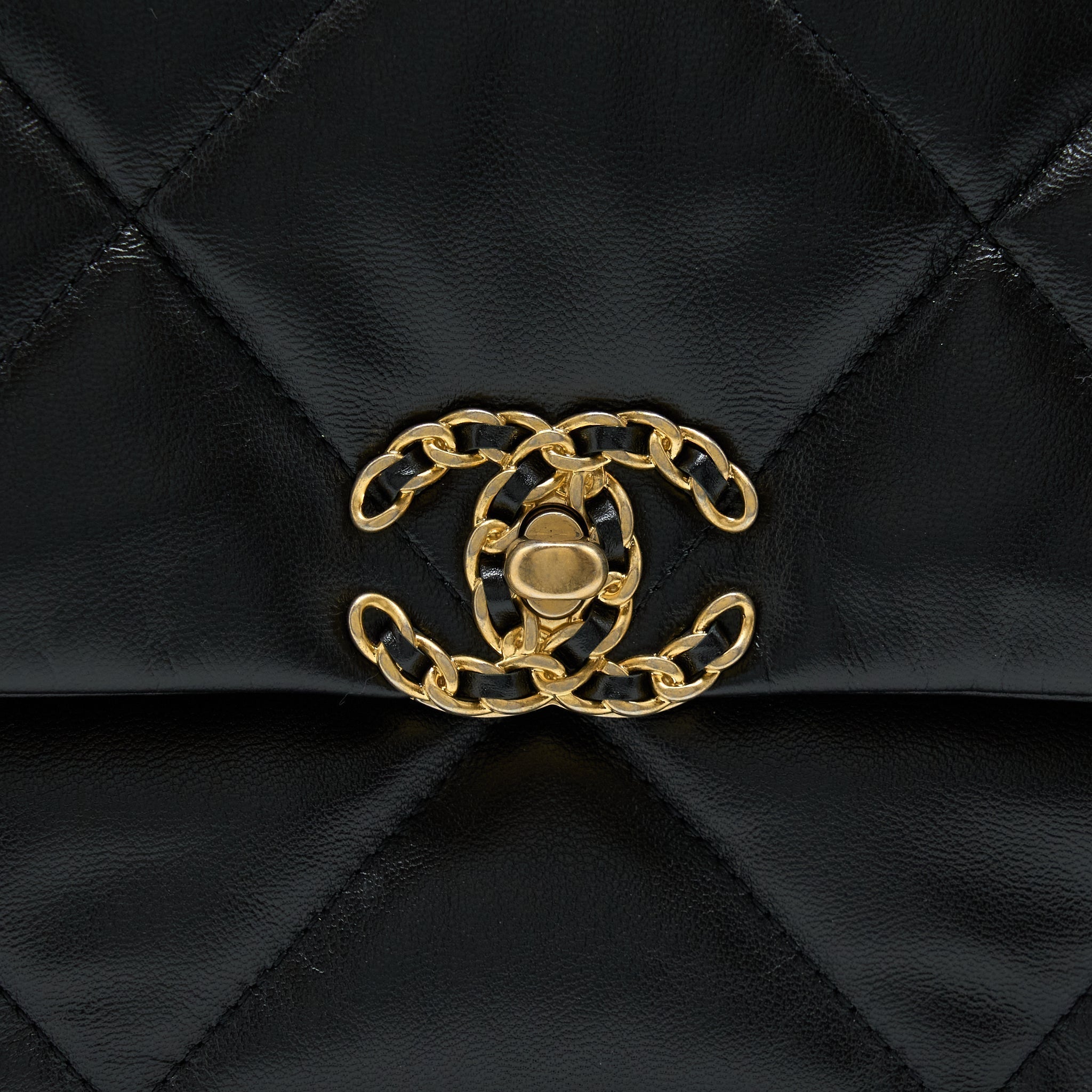 chanel-medium-19-bag-goatskin-black-with-multicolour-hardware