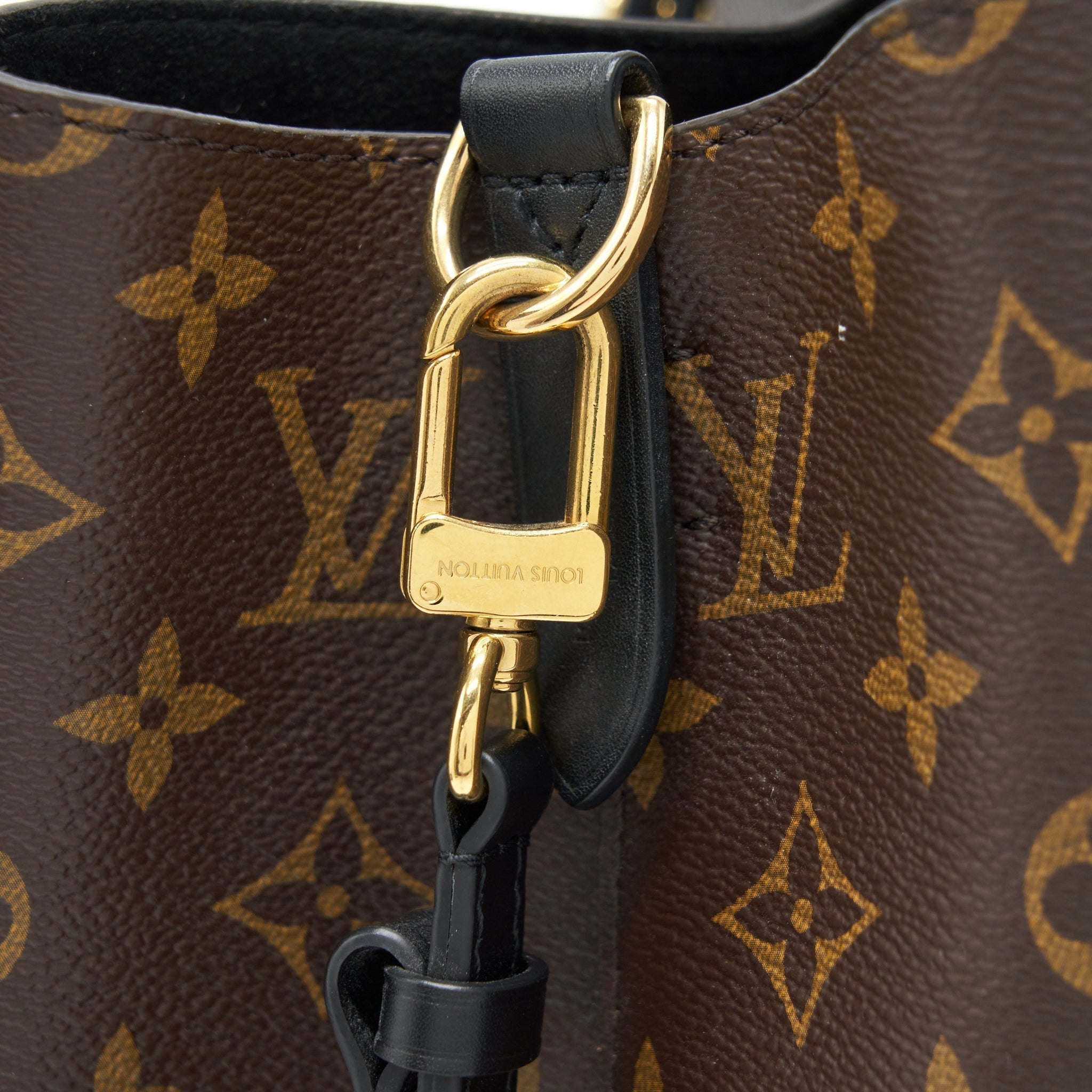 louis-vuitton-neo-noe-monogram-canvas-black-ghw