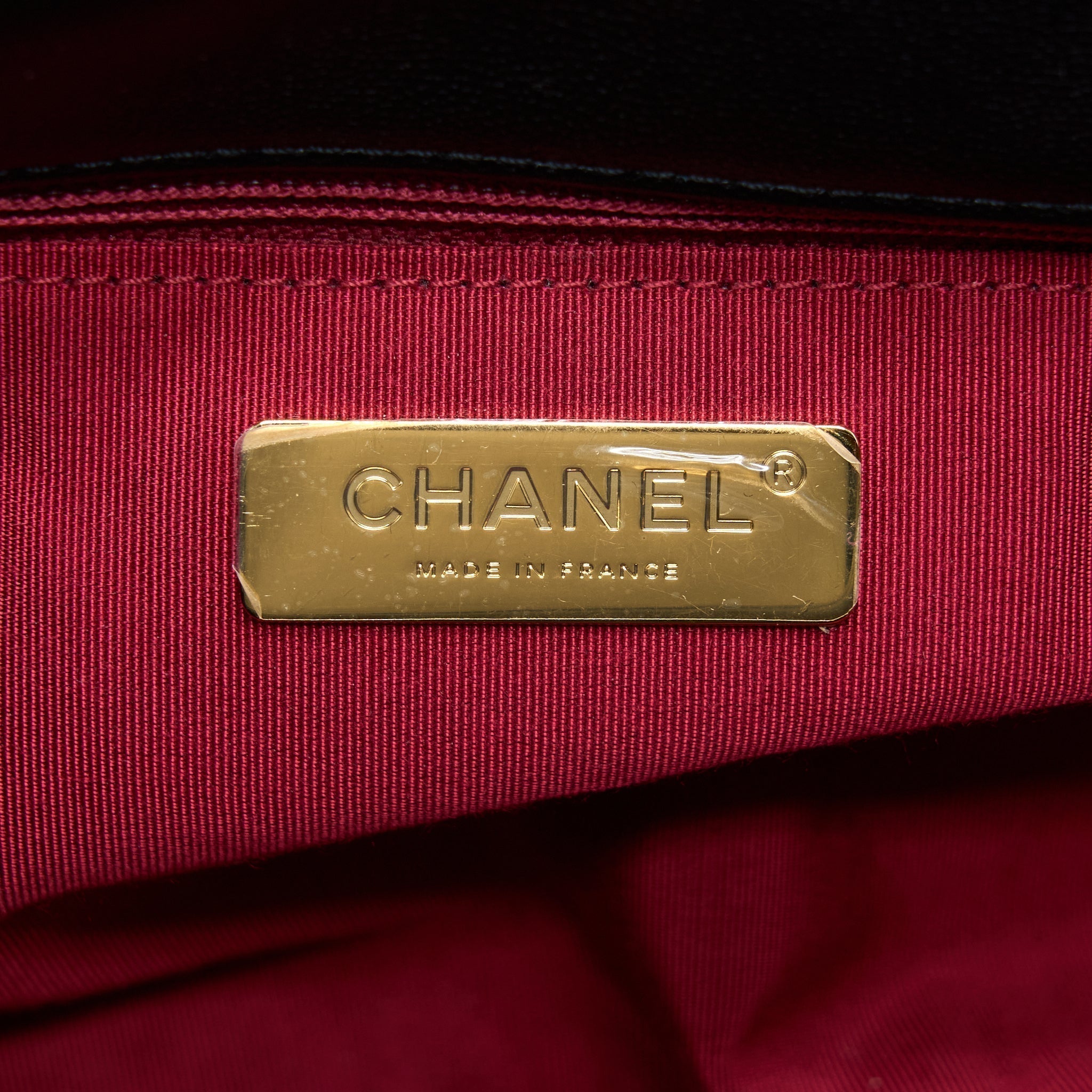 chanel-medium-19-bag-goatskin-black-with-multicolour-hardware