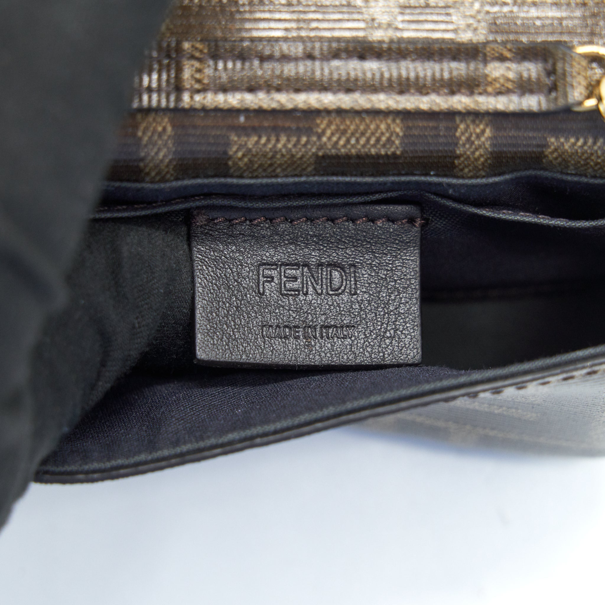fendi-mini-crossbody-pouche-with-chain