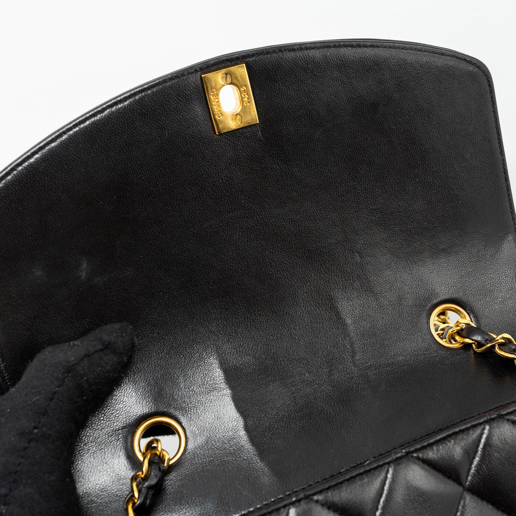 chanel-vintage-small-diana-flap-bag-lambskin-black-ghw