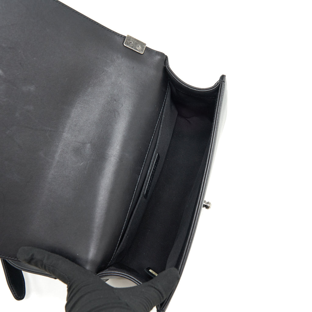 chanel-medium-boy-black-lambskin-ruthenium-hardware