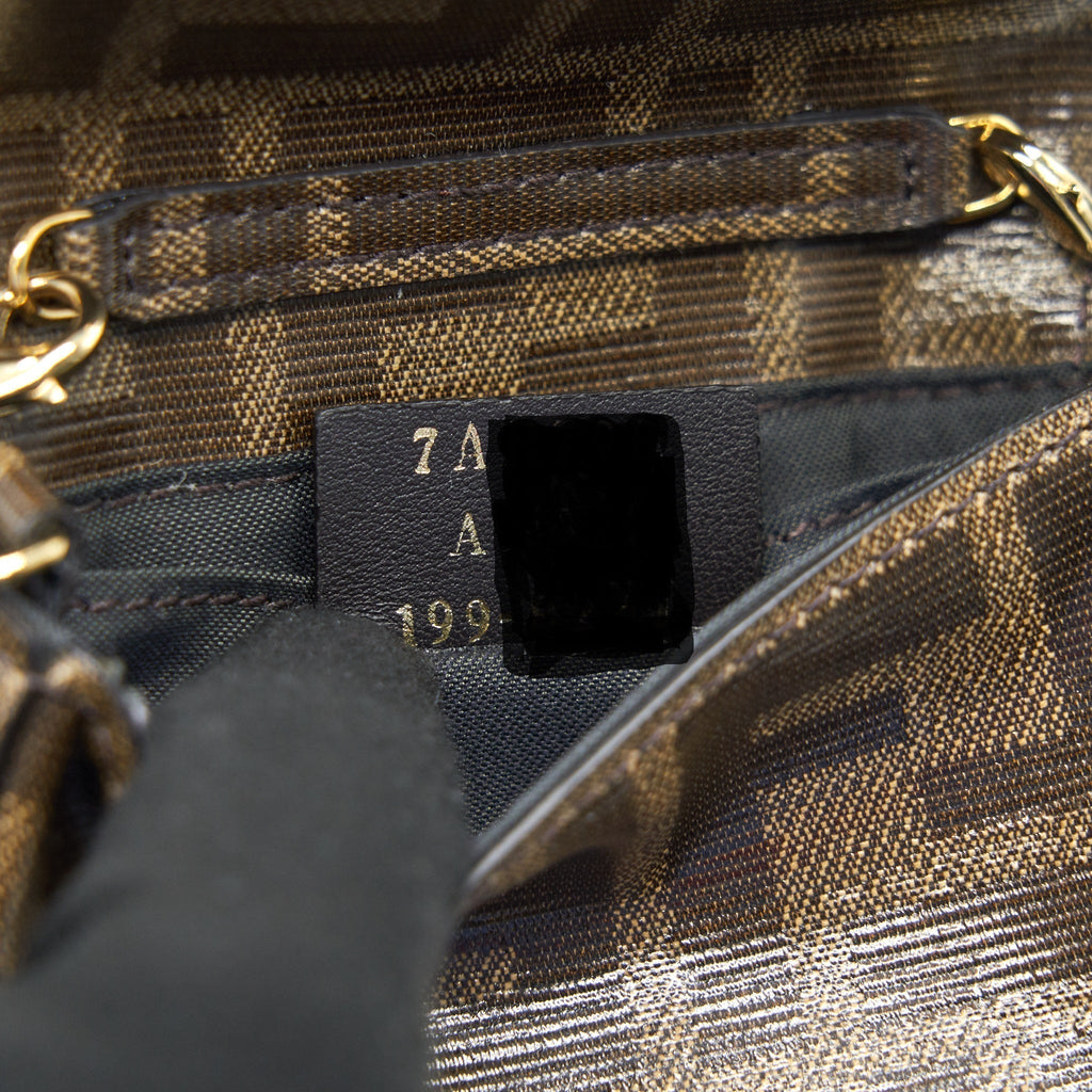 fendi-mini-crossbody-pouche-with-chain