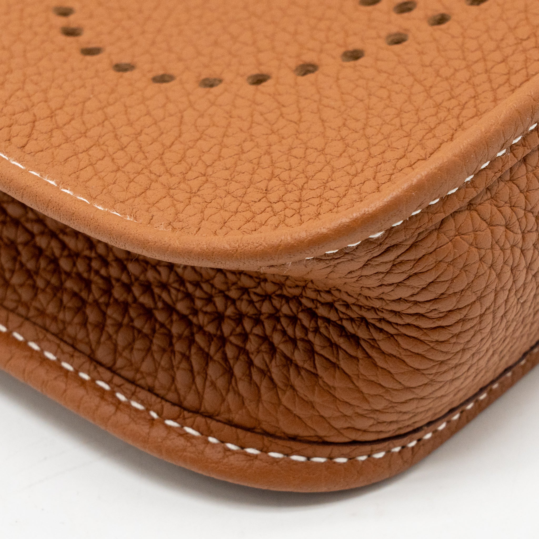hermes-mini-evelyne-clemence-gold-with-gold-blanc-strap-shw-stamp-b