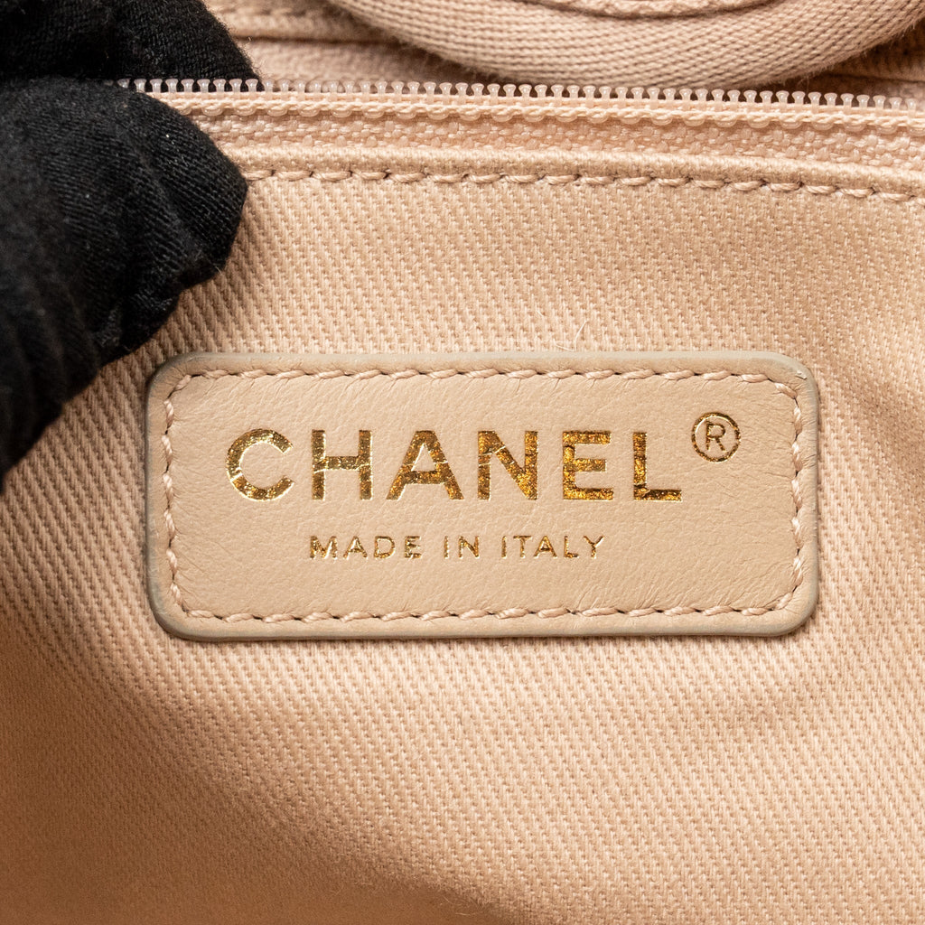 chanel-shopping-tote-bag-white