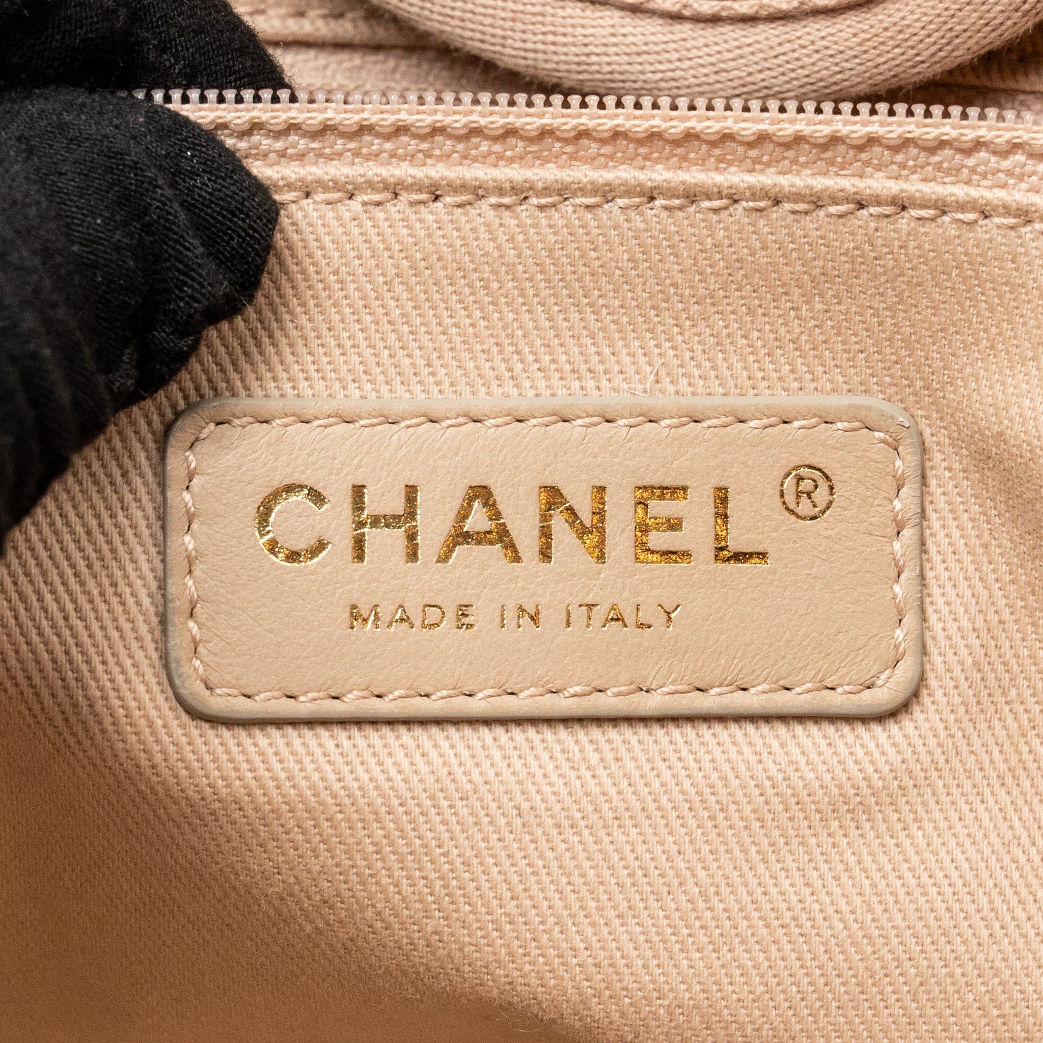 chanel-shopping-tote-bag-white