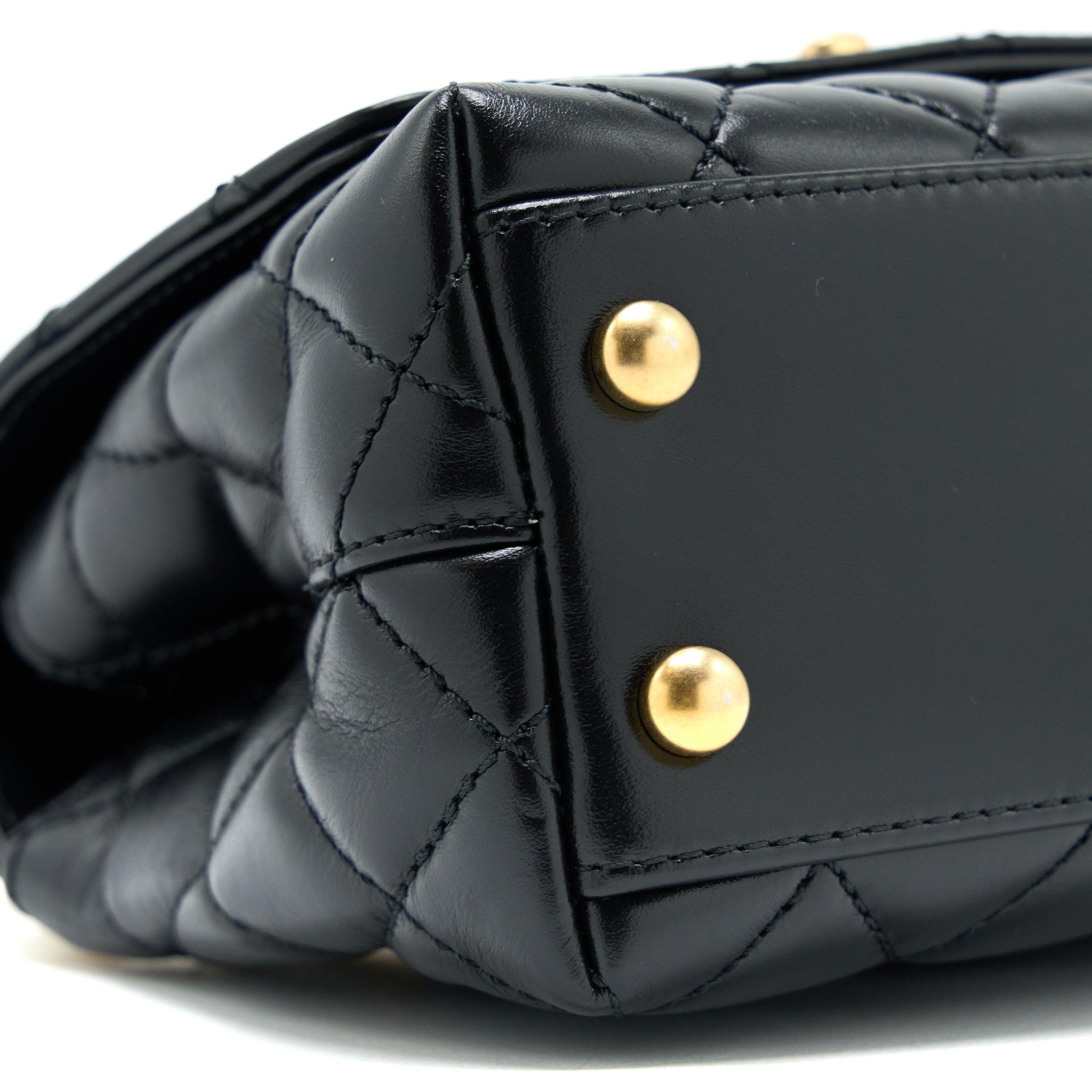 chanel-22a-mini-coco-handle-with-detailed-letter-handle-calfskin-black-ghw-microchip
