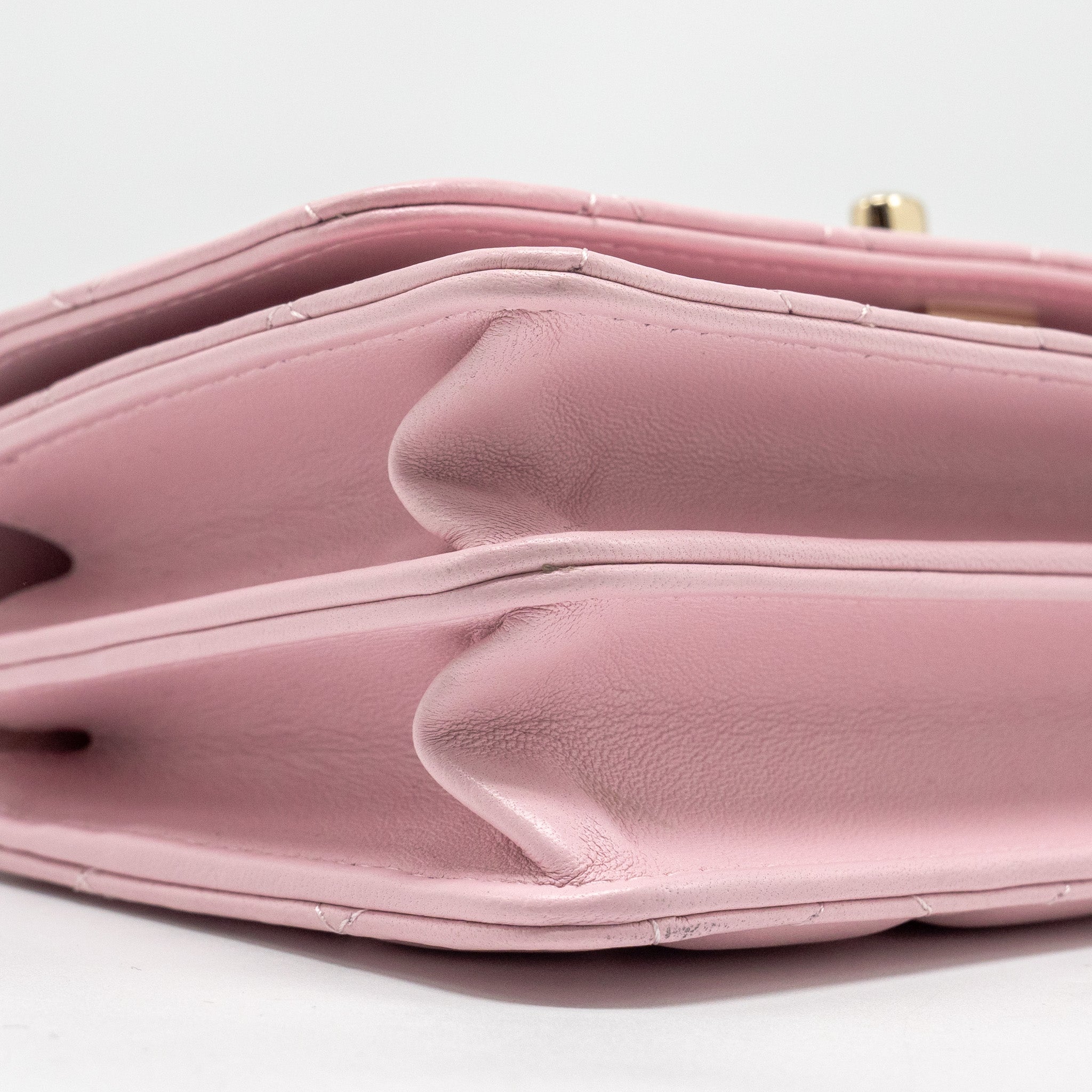 chanel-pearl-detailed-top-handel-wallet-on-chain-lambskin-pink-lghw-microchip