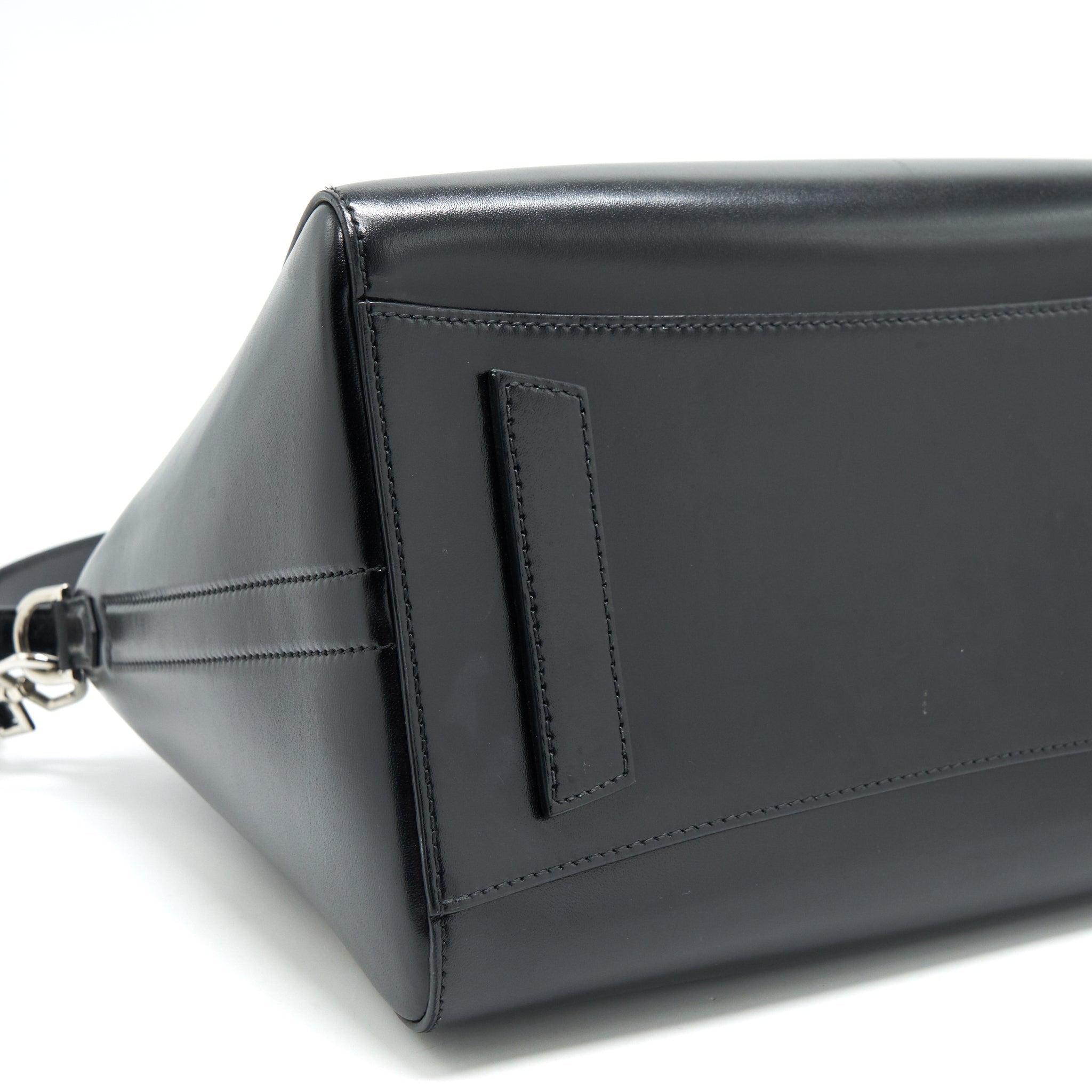 givenchy-medium-antigona-in-black