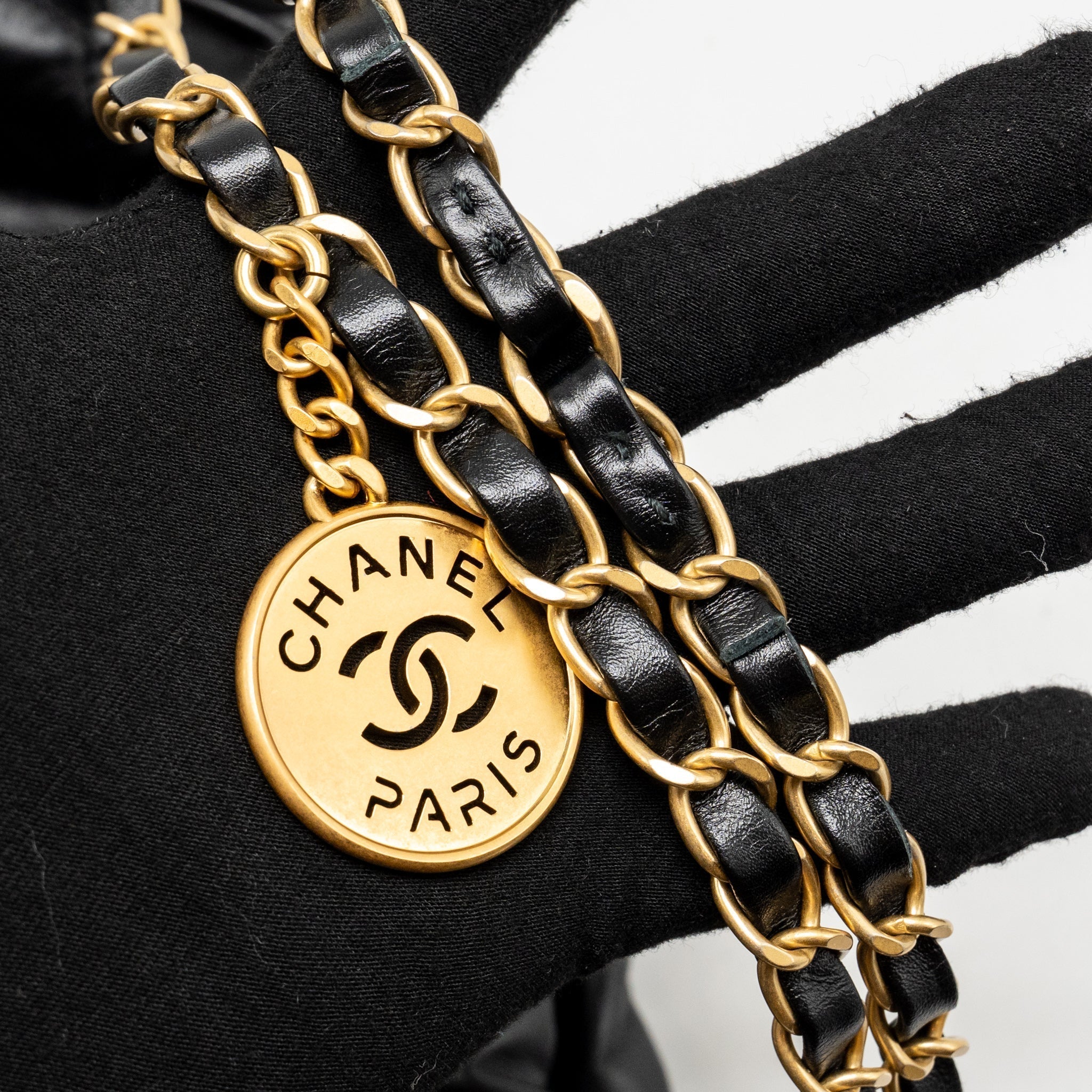 chanel-medium-22-bag-calfskin-black-ghw-microchip-1