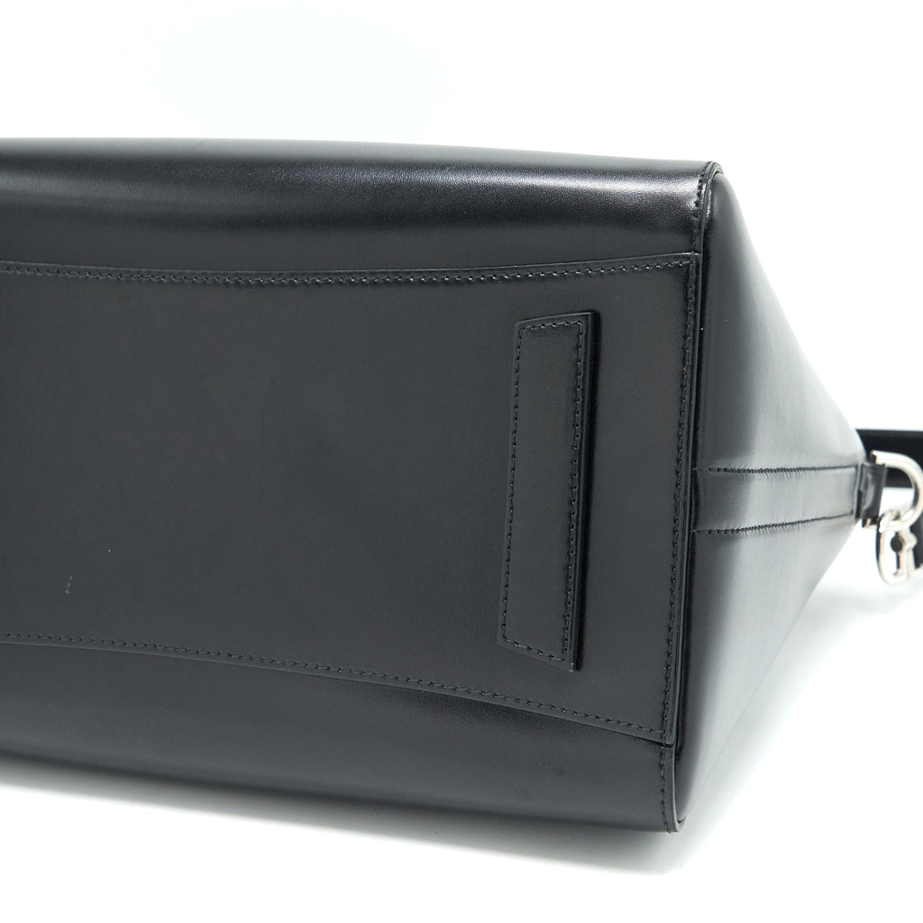 givenchy-medium-antigona-in-black