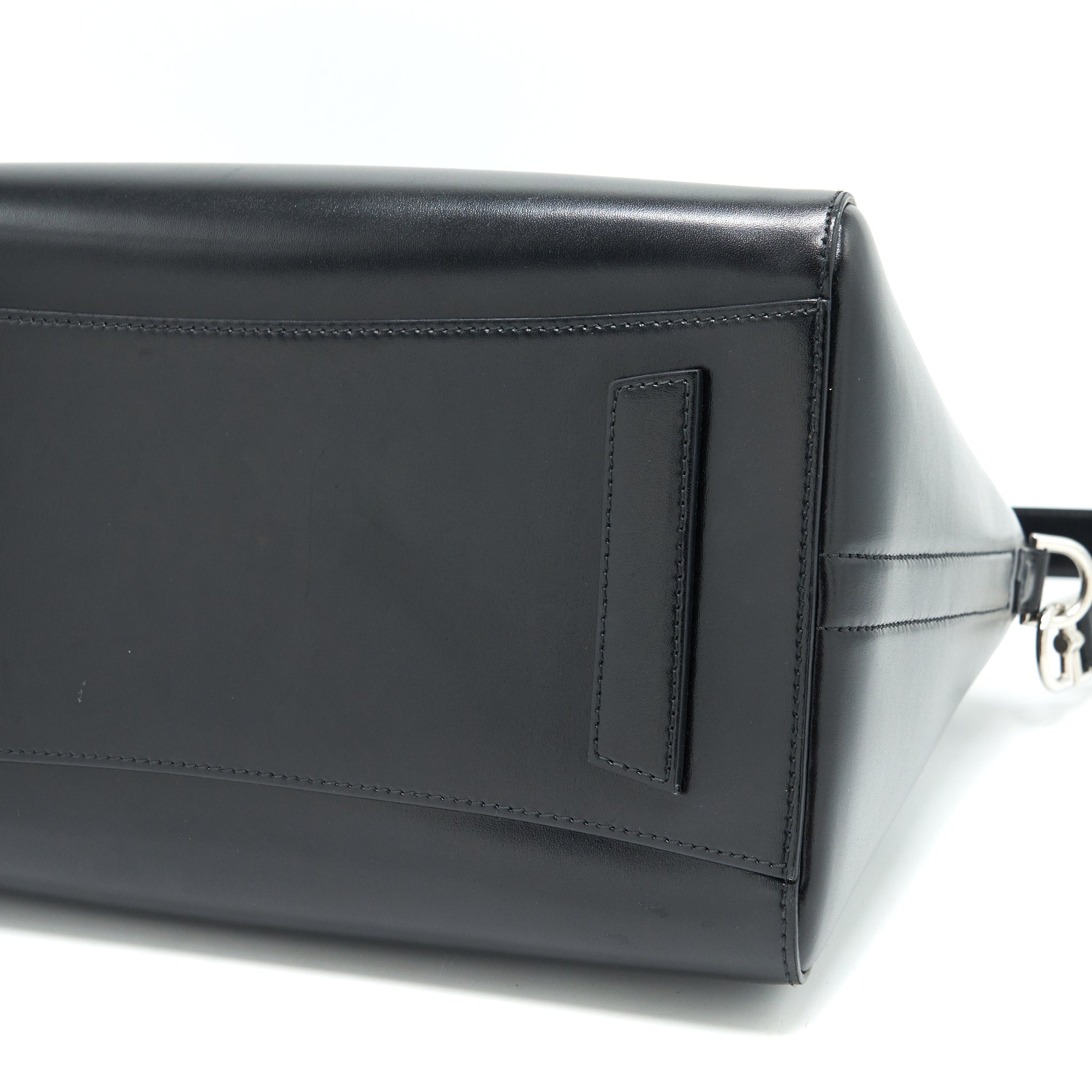 givenchy-medium-antigona-in-black