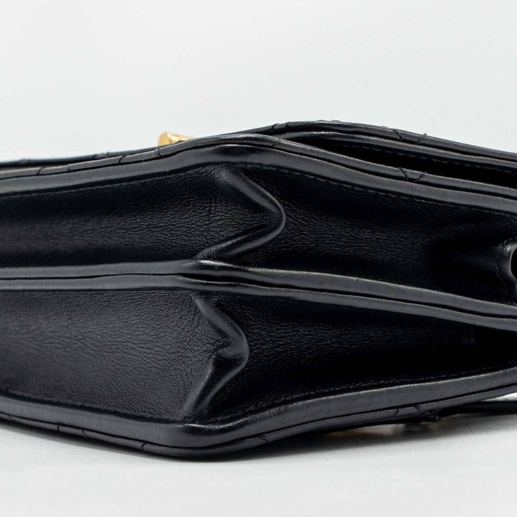 chanel-mini-2-55-reissue-wallet-on-chain-aged-calfskin-black-ghwmicrochip