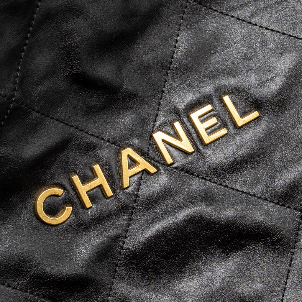 chanel-medium-22-bag-calfskin-black-ghw-microchip-1