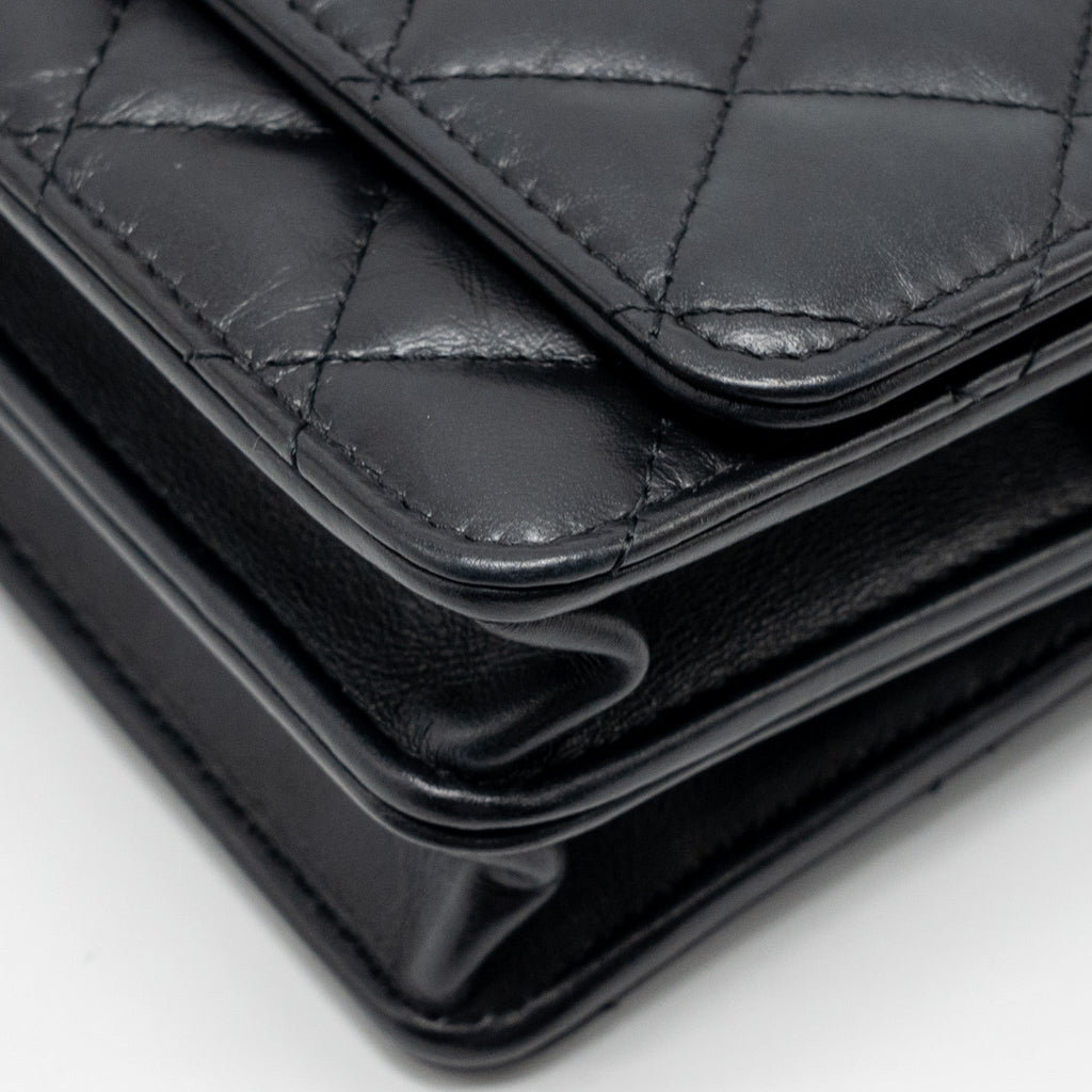 chanel-mini-2-55-reissue-wallet-on-chain-aged-calfskin-black-ghwmicrochip