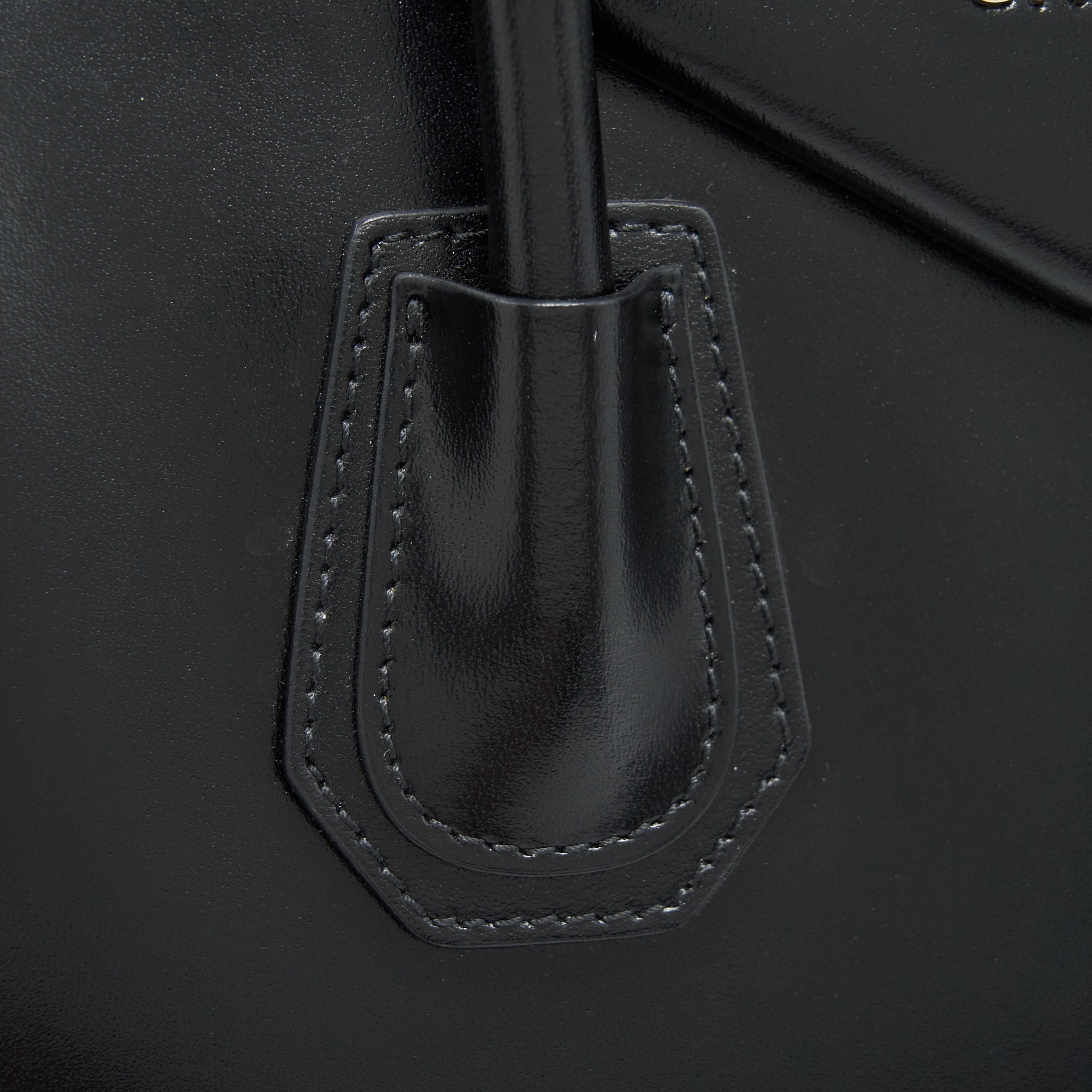 givenchy-medium-antigona-in-black