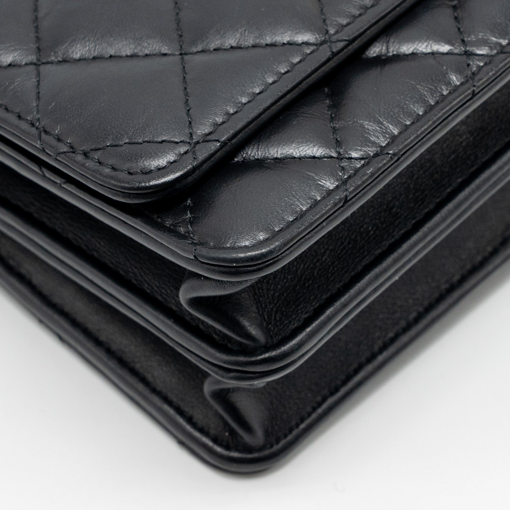 chanel-mini-2-55-reissue-wallet-on-chain-aged-calfskin-black-ghwmicrochip