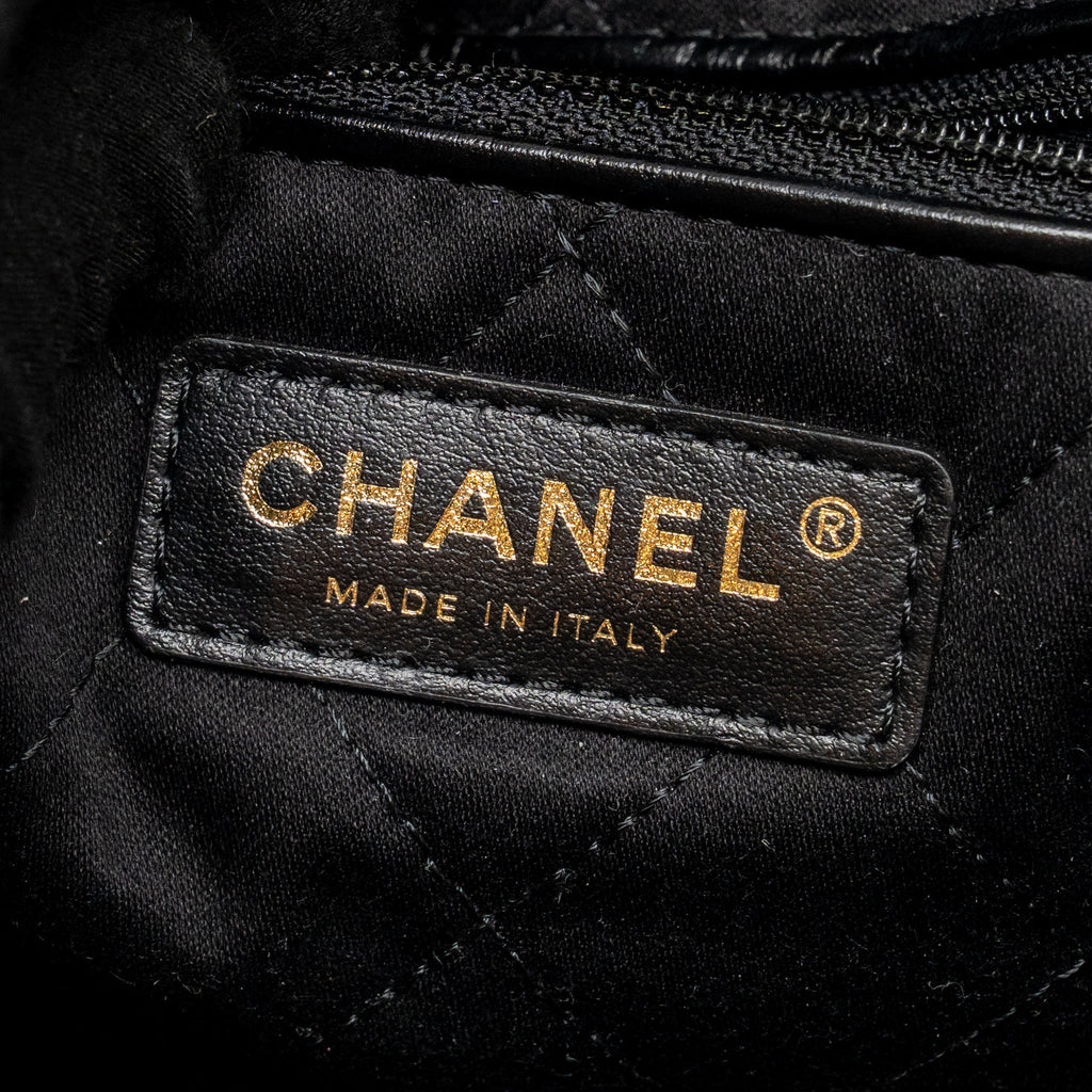 chanel-medium-22-bag-calfskin-black-ghw-microchip-1