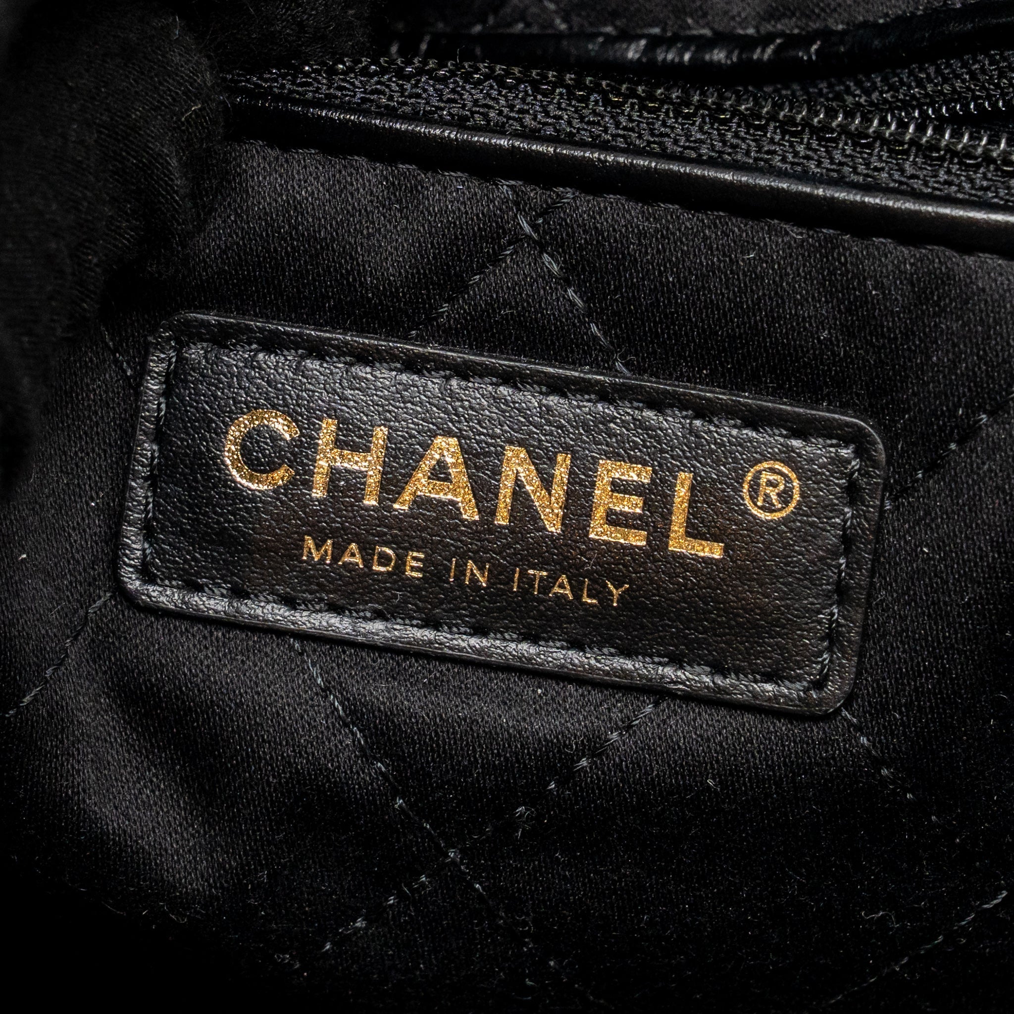chanel-medium-22-bag-calfskin-black-ghw-microchip-1