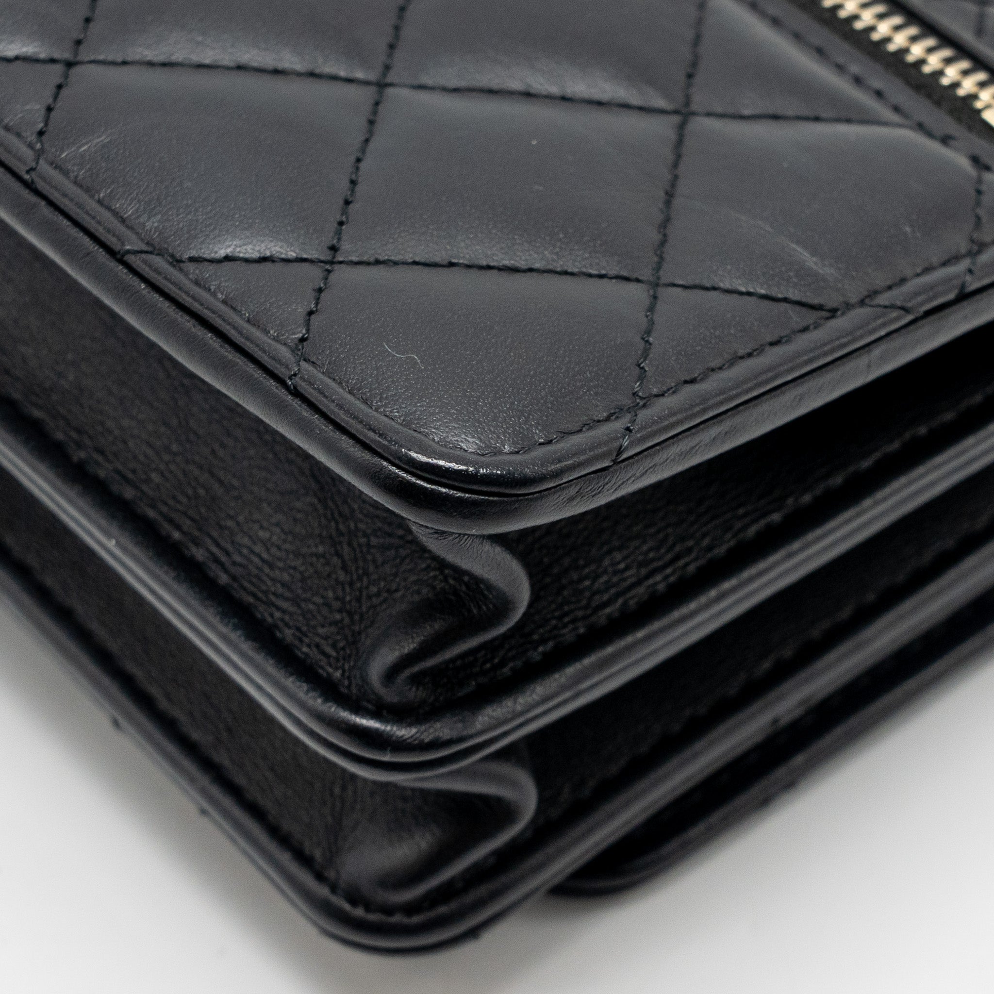 chanel-mini-2-55-reissue-wallet-on-chain-aged-calfskin-black-ghwmicrochip