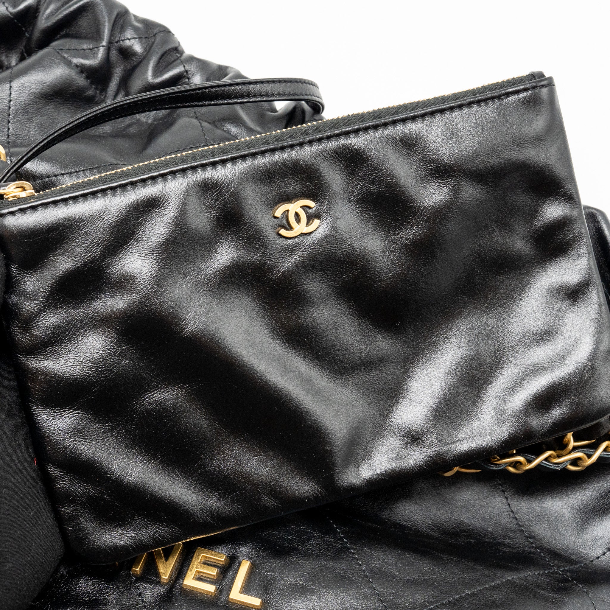 chanel-medium-22-bag-calfskin-black-ghw-microchip-1