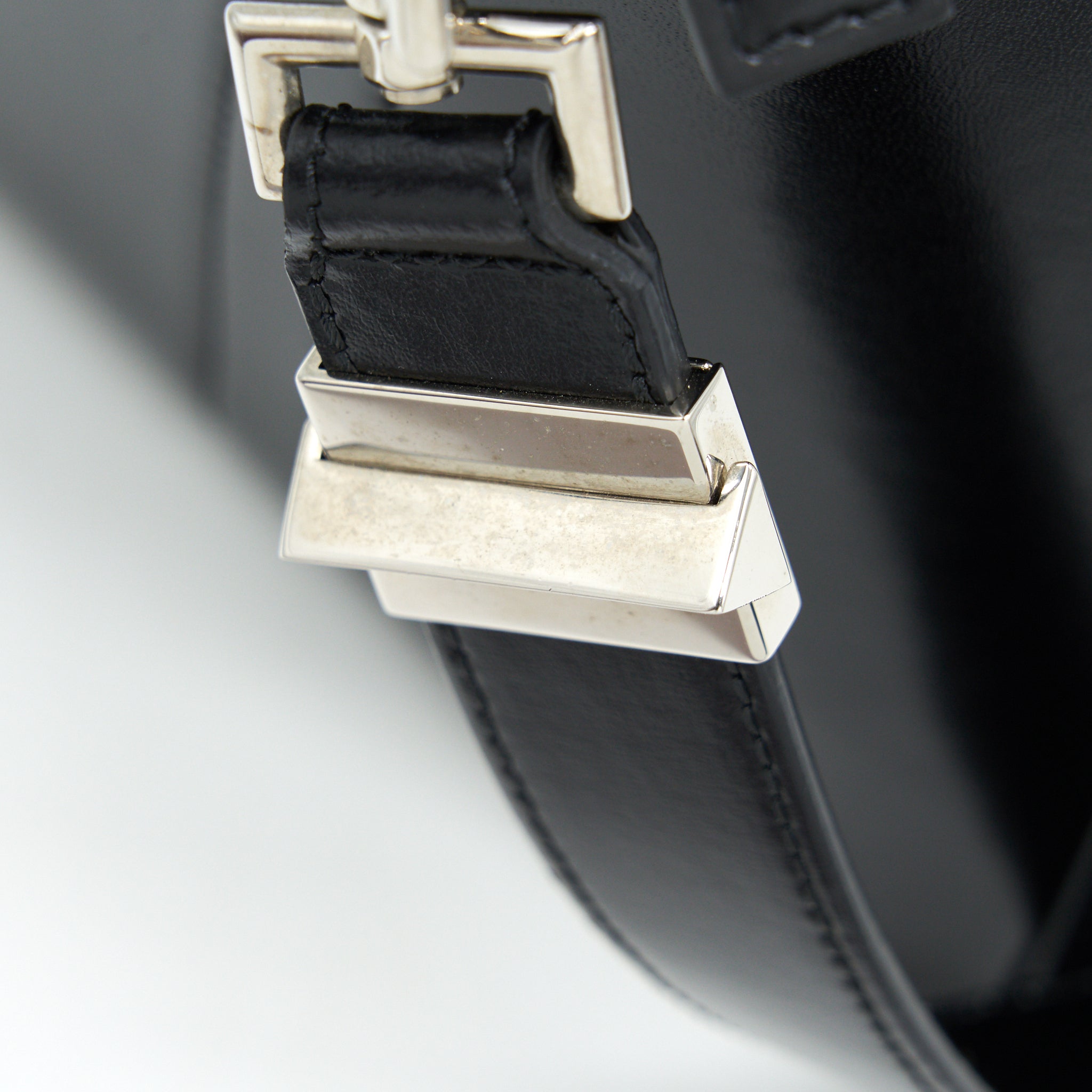 givenchy-medium-antigona-in-black