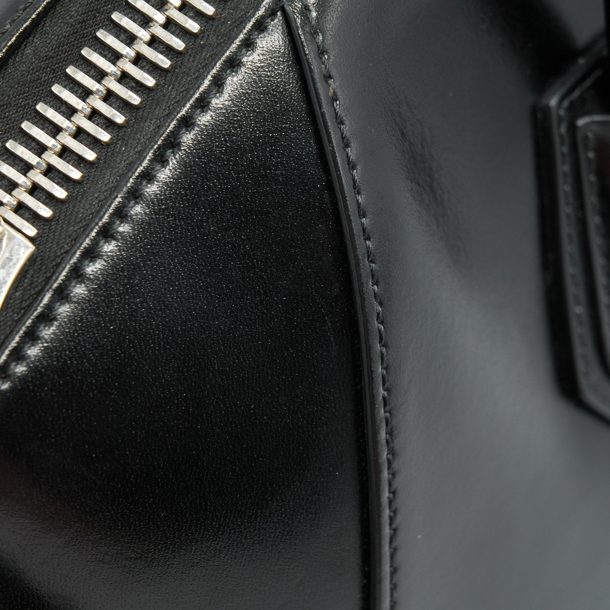 givenchy-medium-antigona-in-black