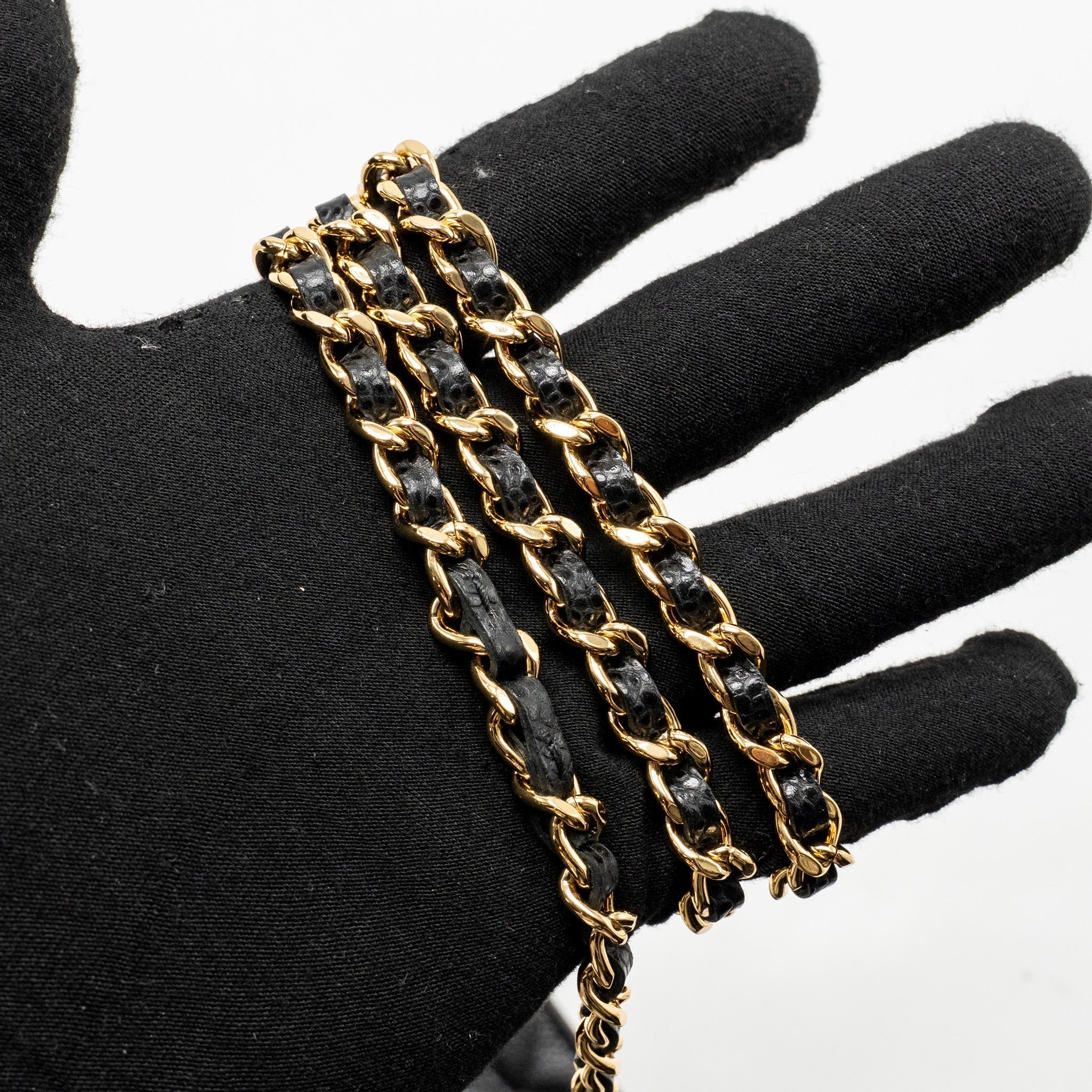 chanel-wallet-on-chain-black-g8ul83ak