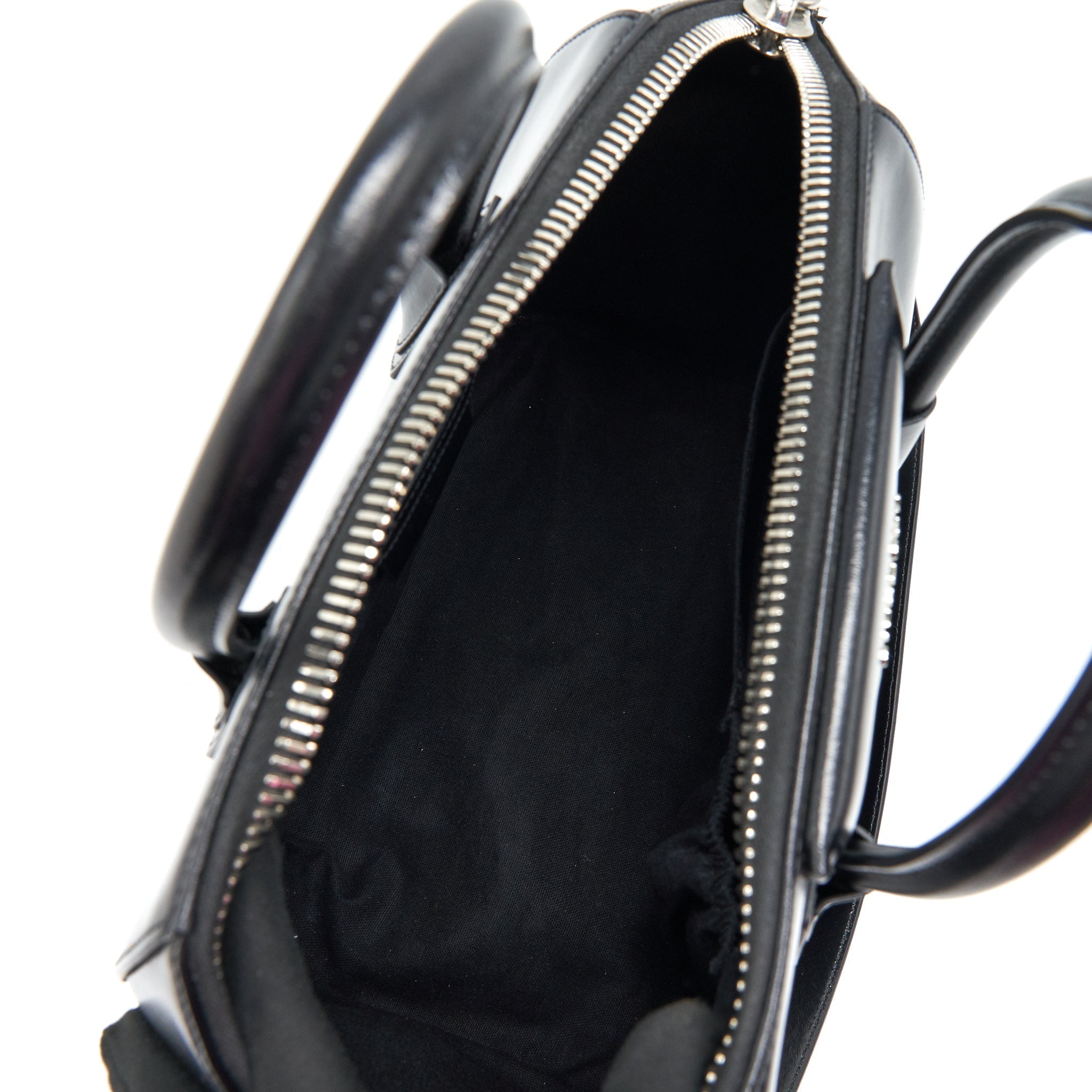 givenchy-medium-antigona-in-black