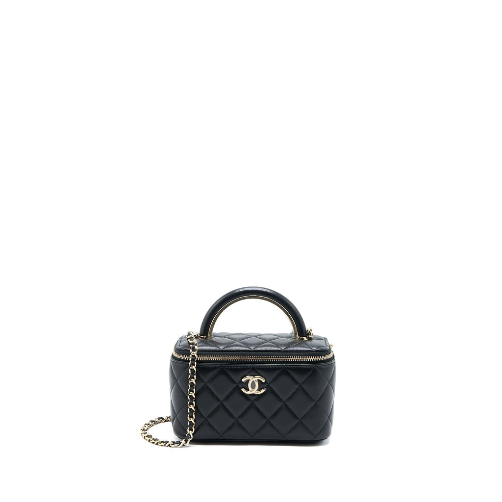 chanel-22a-top-handle-long-vanity-case-lambskin-black-lghw