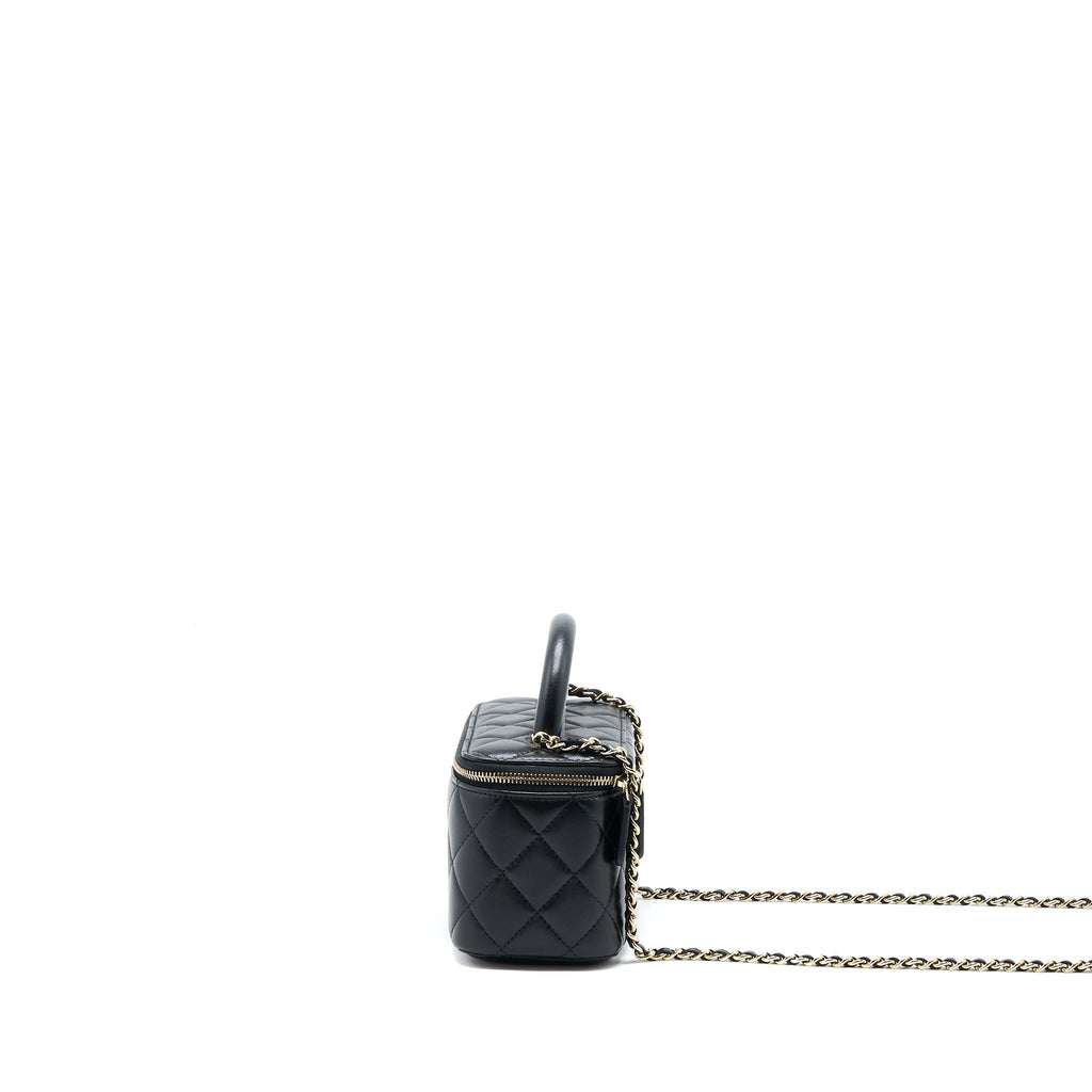 chanel-22a-top-handle-long-vanity-case-lambskin-black-lghw