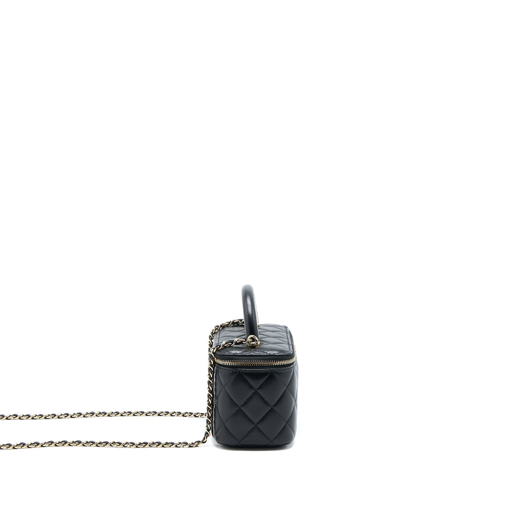 chanel-22a-top-handle-long-vanity-case-lambskin-black-lghw