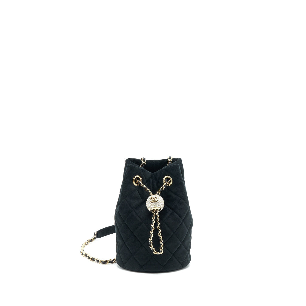 chanel-pearl-crush-on-chain-mini-bucket-with-velvet-black