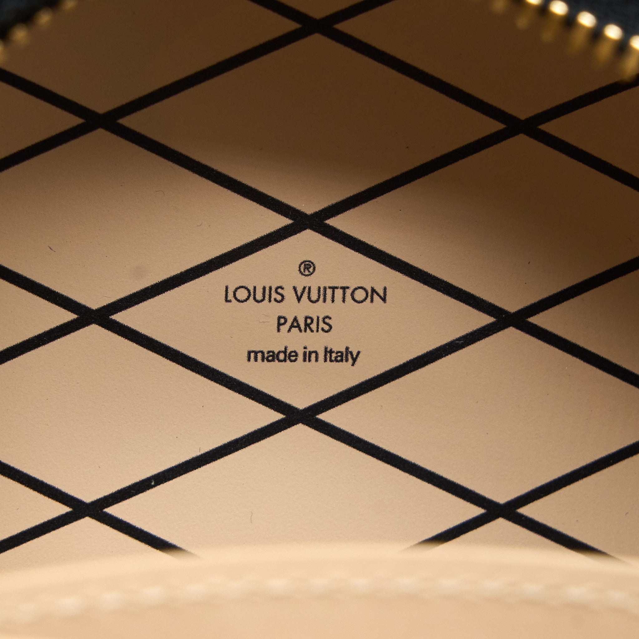 louis-vuitton-mini-boite-chapeau-monogram-reverse-canvas-ghw-1