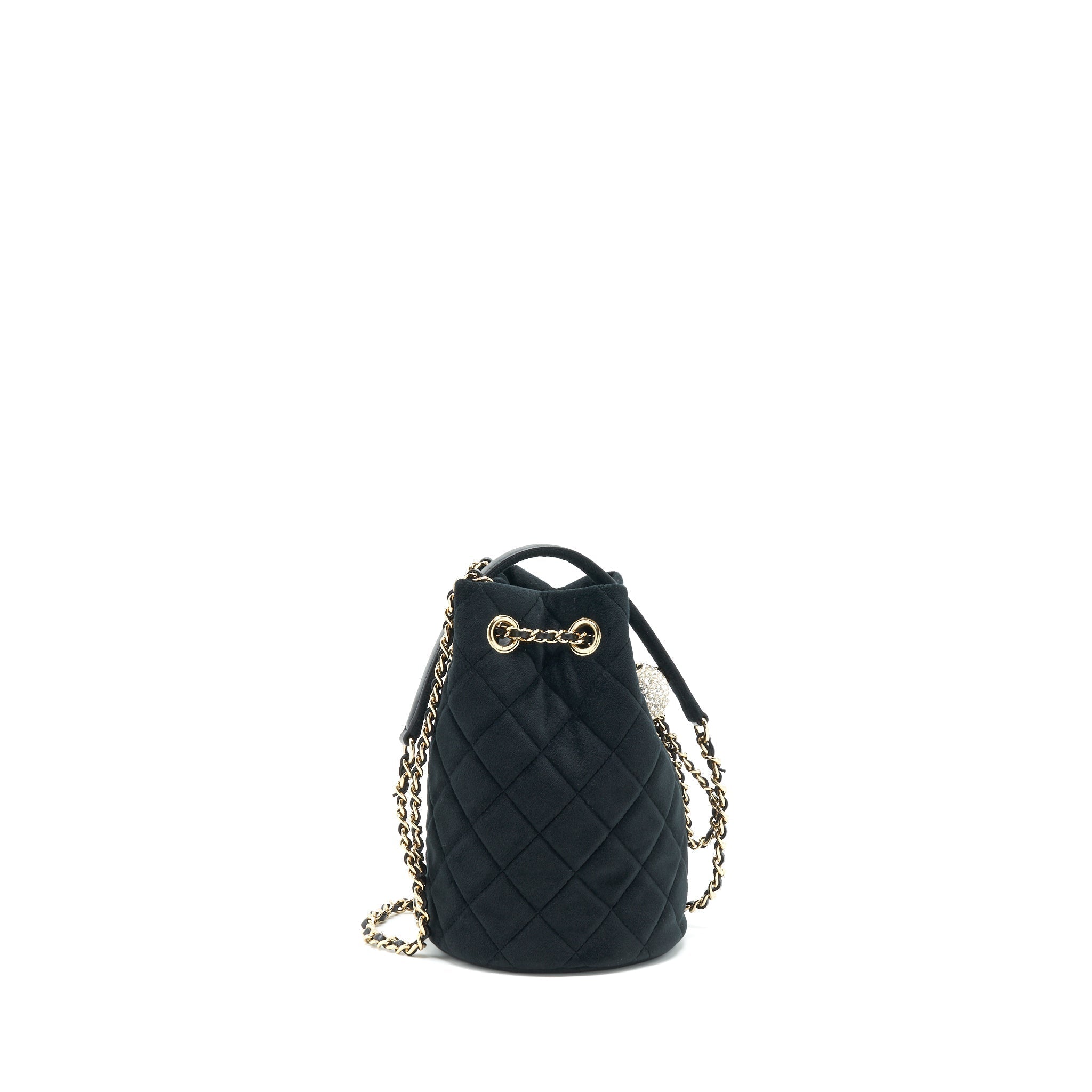 chanel-pearl-crush-on-chain-mini-bucket-with-velvet-black