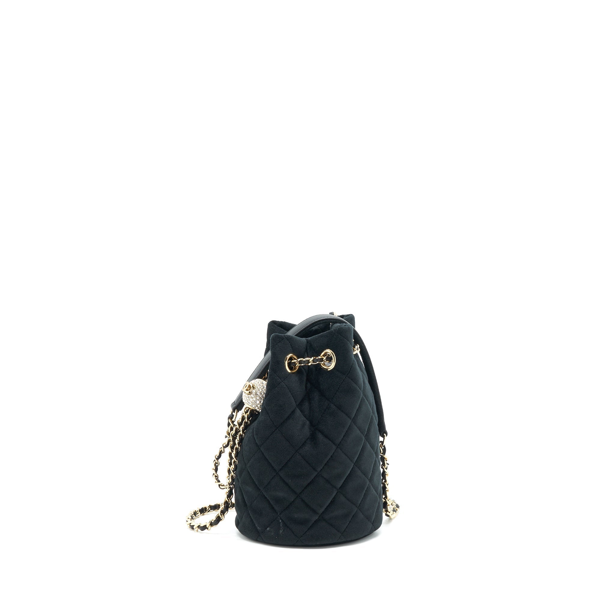 chanel-pearl-crush-on-chain-mini-bucket-with-velvet-black