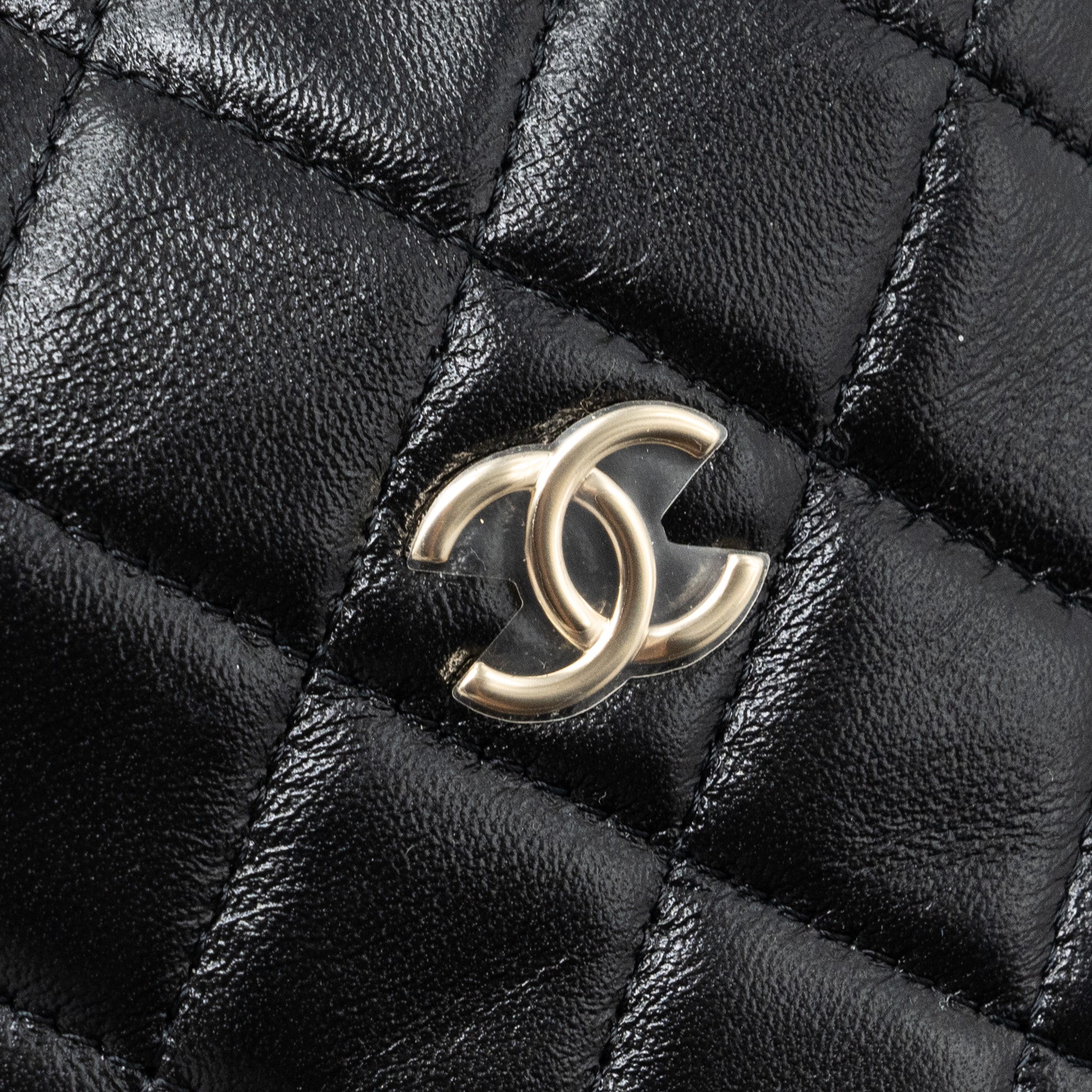 chanel-23c-round-clutch-lambskin-black-ghw-microchip
