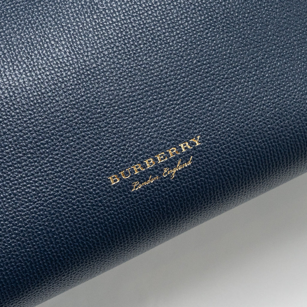 burberry-the-large-banner-bag-calfskin-dark-blue-multicolour-ghw-1